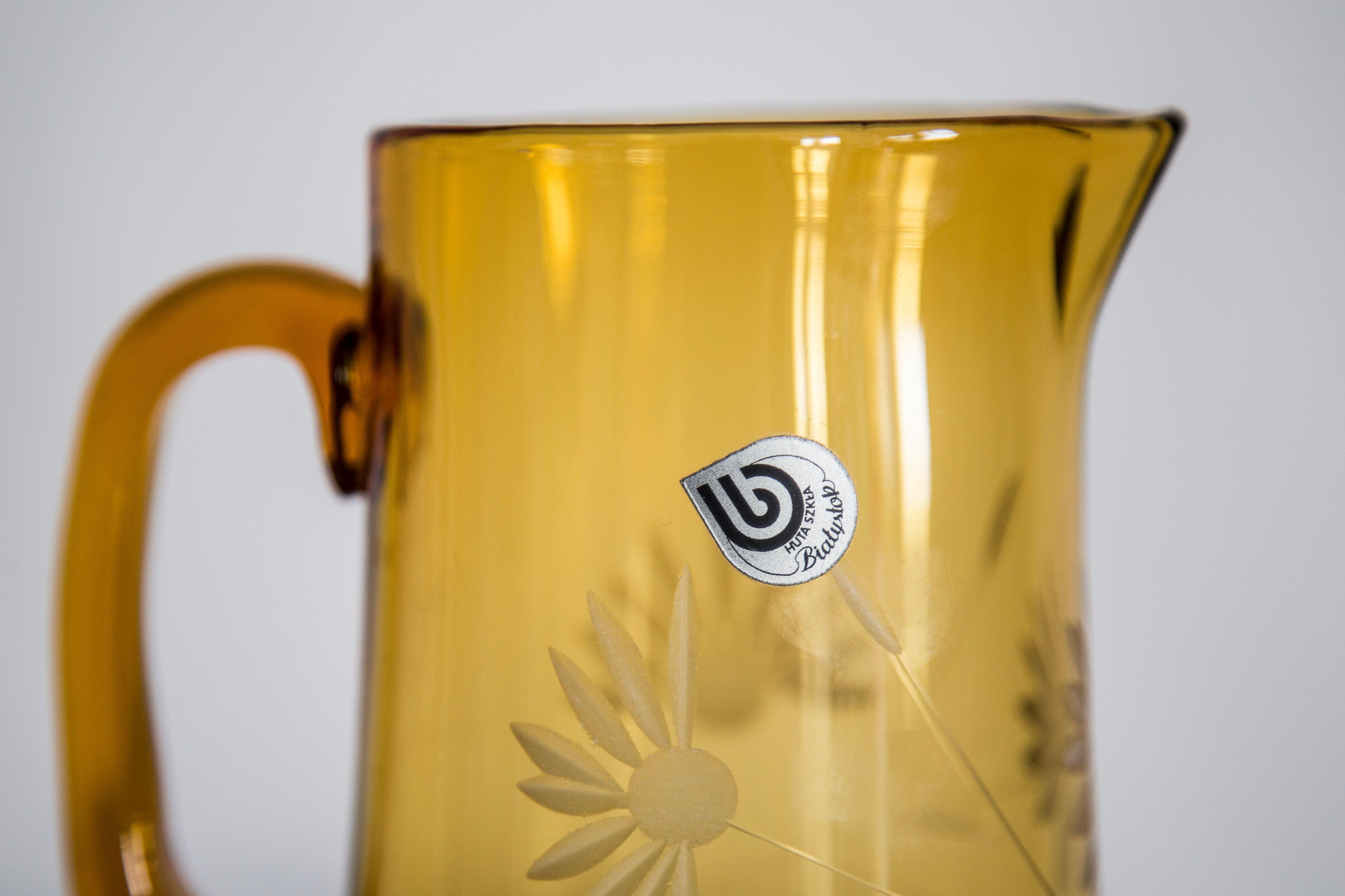 Ensemble de six verres du milieu du siècle et pot jaune, Murano, Europe, années 1960 en vente 6