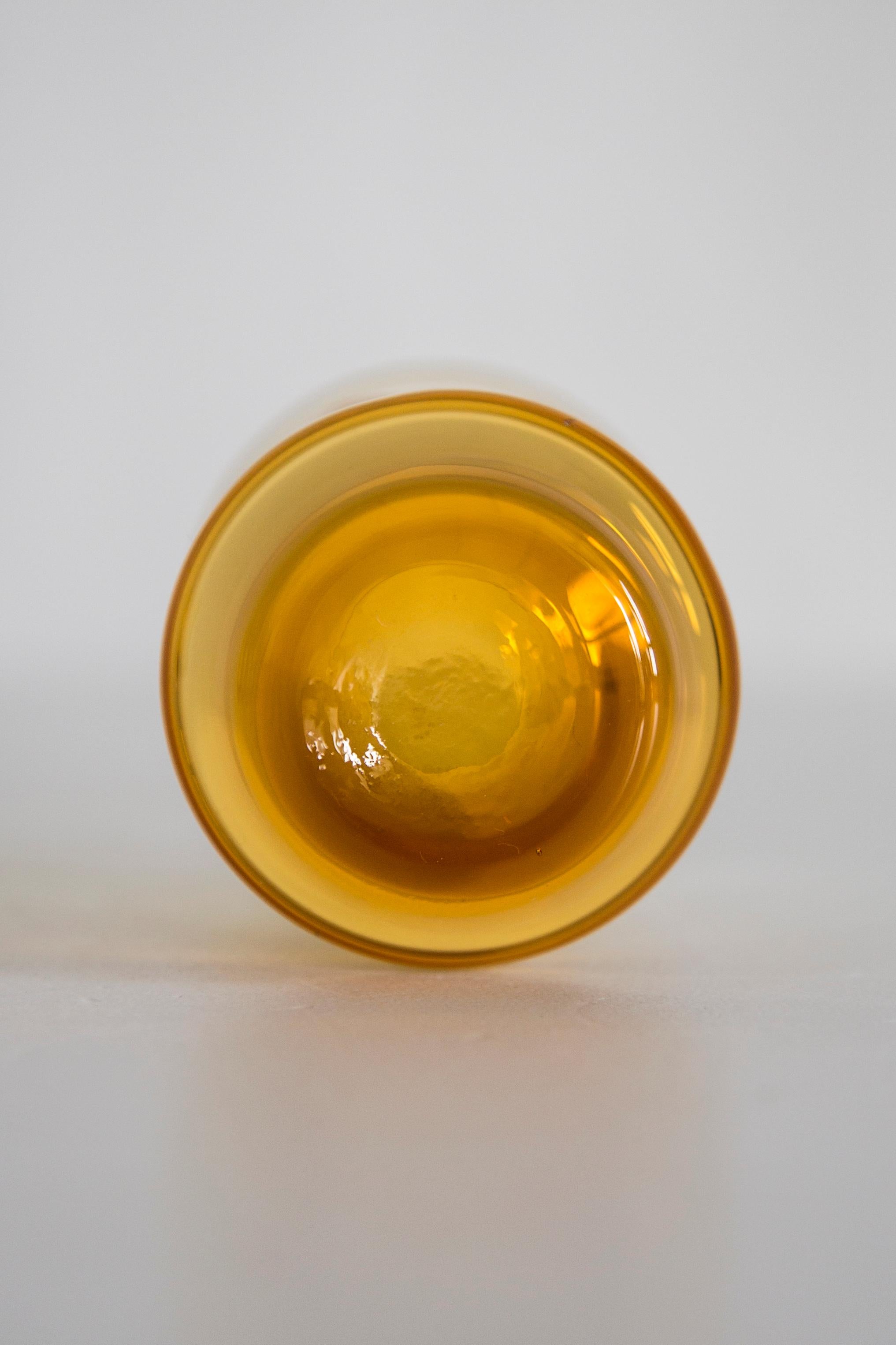 Ensemble de six verres du milieu du siècle et pot jaune, Murano, Europe, années 1960 Bon état - En vente à 05-080 Hornowek, PL