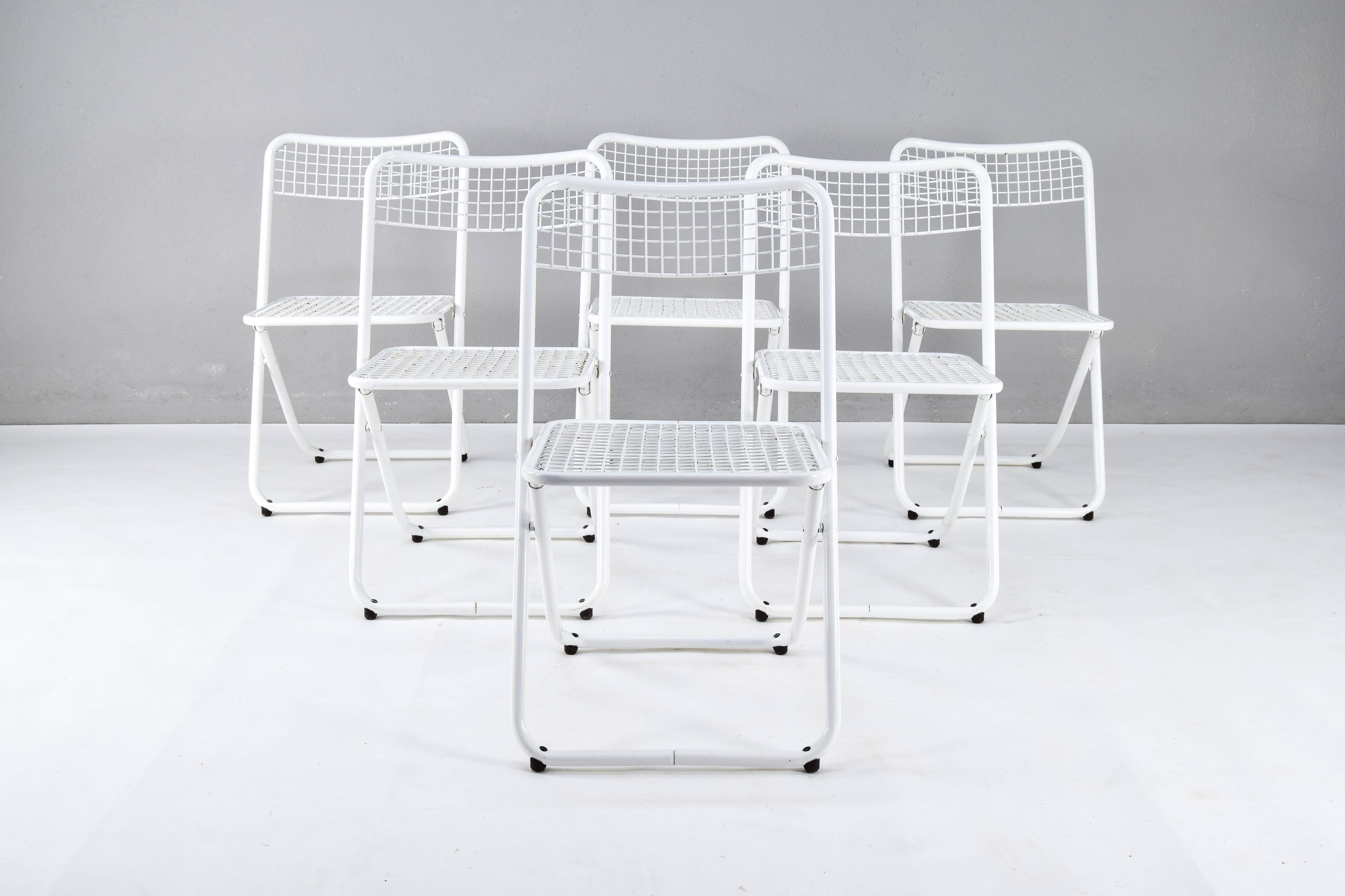 Set of 6 Mid-Century Modern folding chairs designed by Federico Giner in the 1970s and produced by his century-old company Federico Giner, in Valencia, Spain.
Federico Giner, together with his two brothers, led the third generation of a family