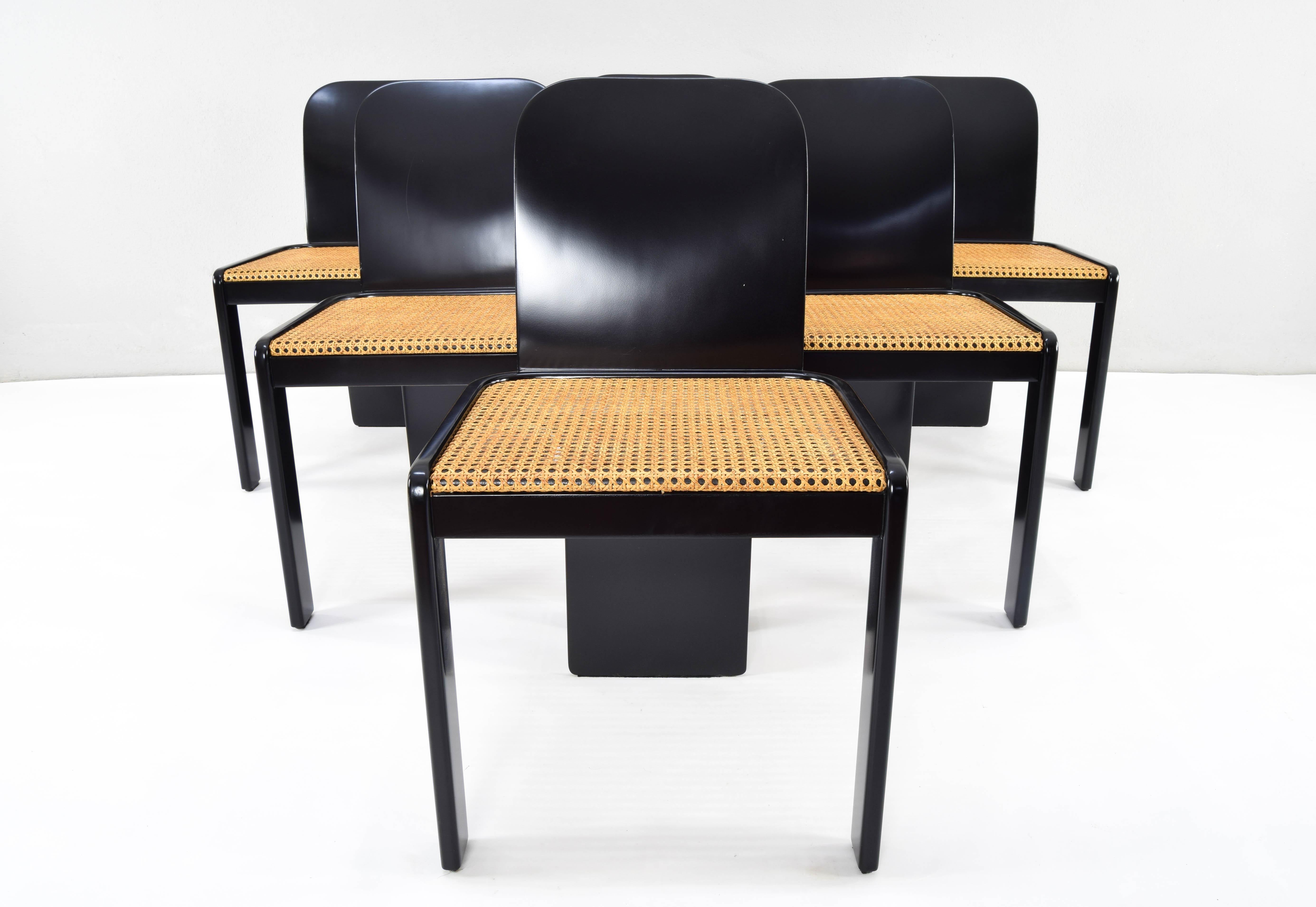 Set of six exquisitely designed dining chairs by Pierluigi Molinari for Pozzi Milano in the 1970s.
Black lacquered wooden structure with back in steam curved wood with chrome steel detail. Natural Viennese mesh seats. The seat grilles have been
