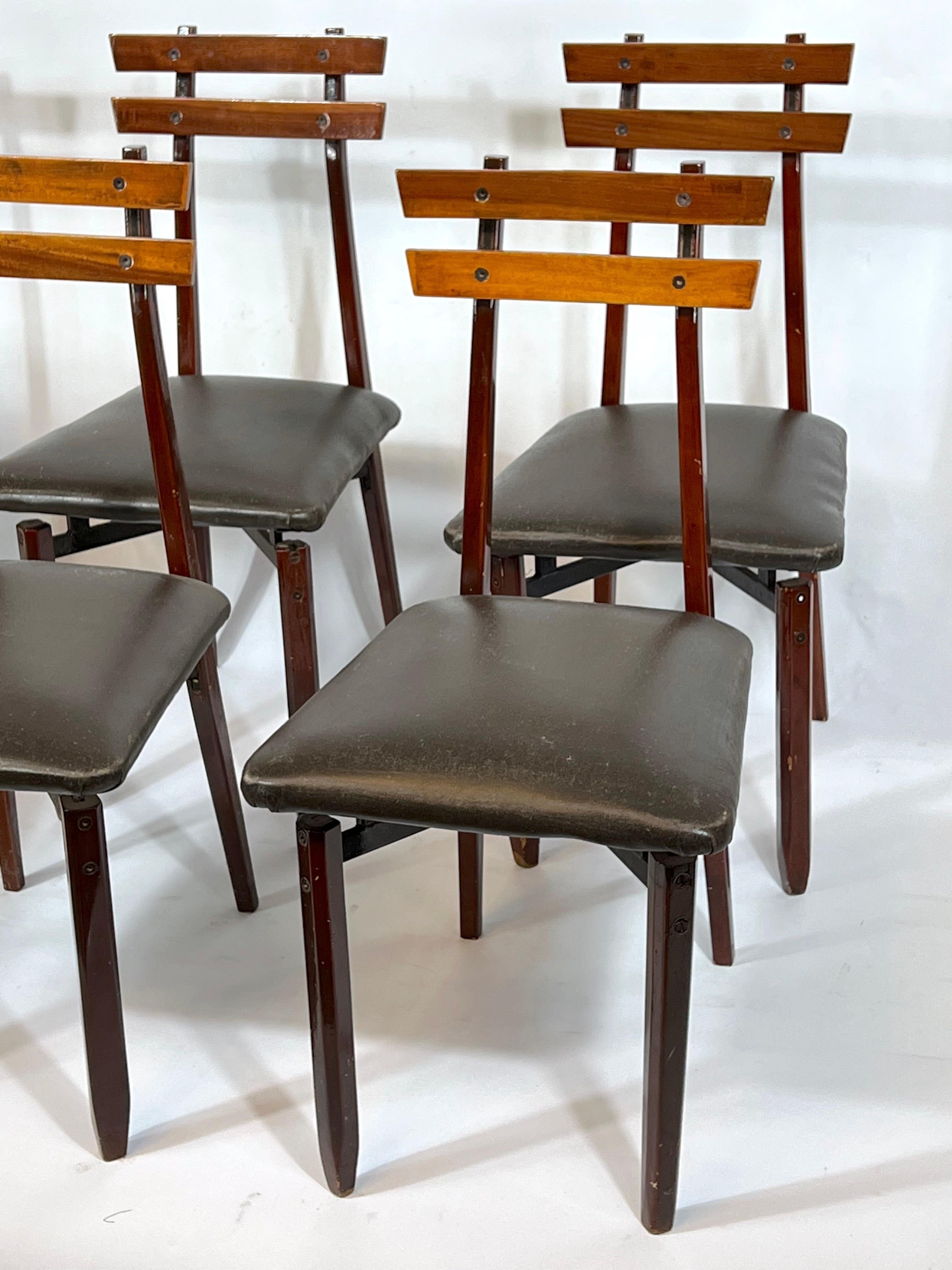 Set of Six Mid-Century Italian Wood Chairs In Good Condition For Sale In Catania, CT