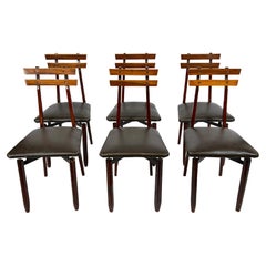 Ensemble de six chaises en bois italiennes du milieu du siècle dernier