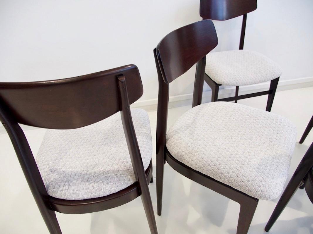 Set of Six Mid-Century Italian Wooden Dining Chairs In Good Condition For Sale In Madrid, ES