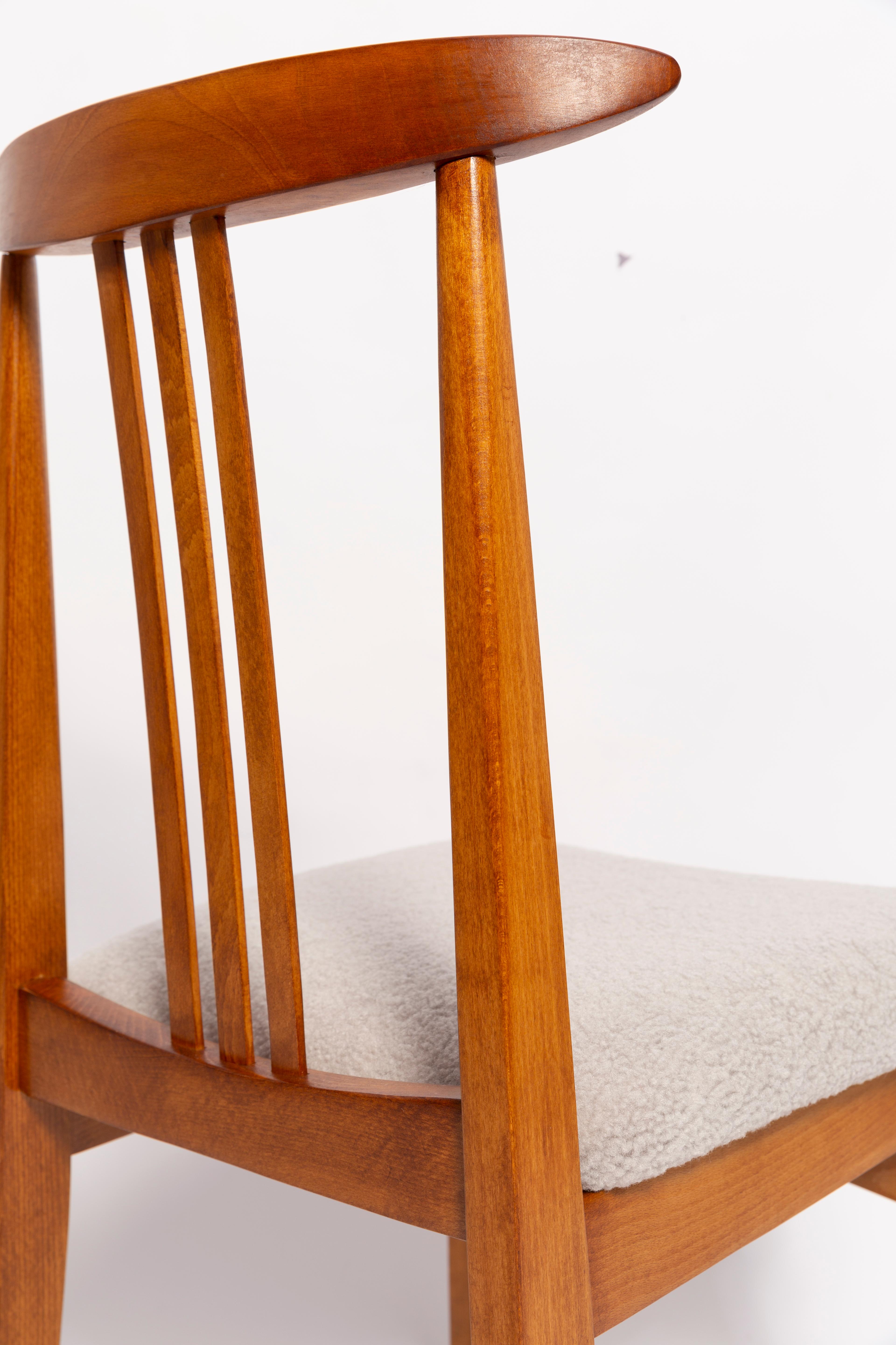 Set of Six Mid-Century Linen Boucle Chairs, by M. Zielinski, Europe, 1960s In Excellent Condition For Sale In 05-080 Hornowek, PL