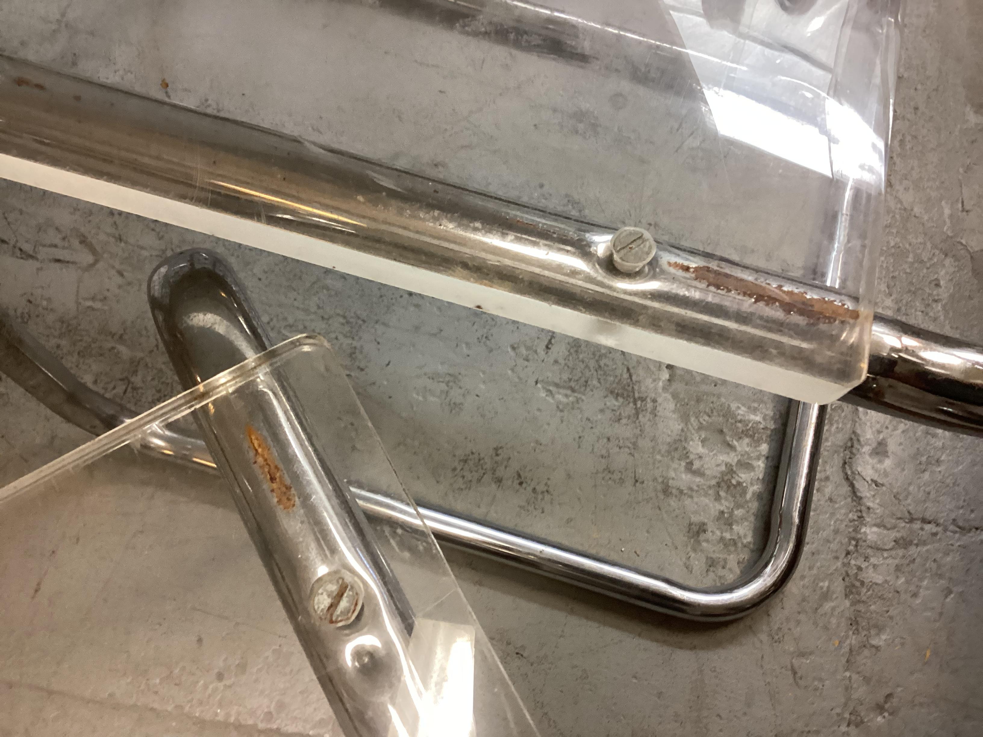 Set di sei pezzi di metà secolo  Sedie laterali in lucite e cromo in vendita 8