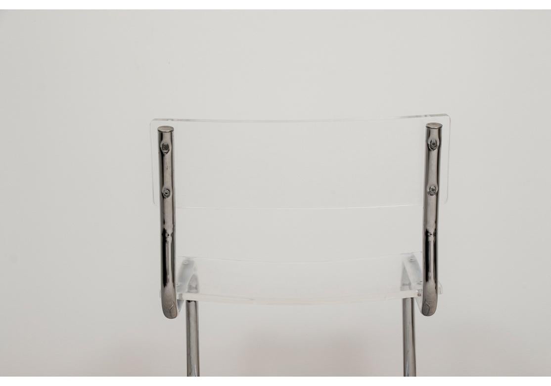 Mid-Century moderno Set di sei pezzi di metà secolo  Sedie laterali in lucite e cromo in vendita