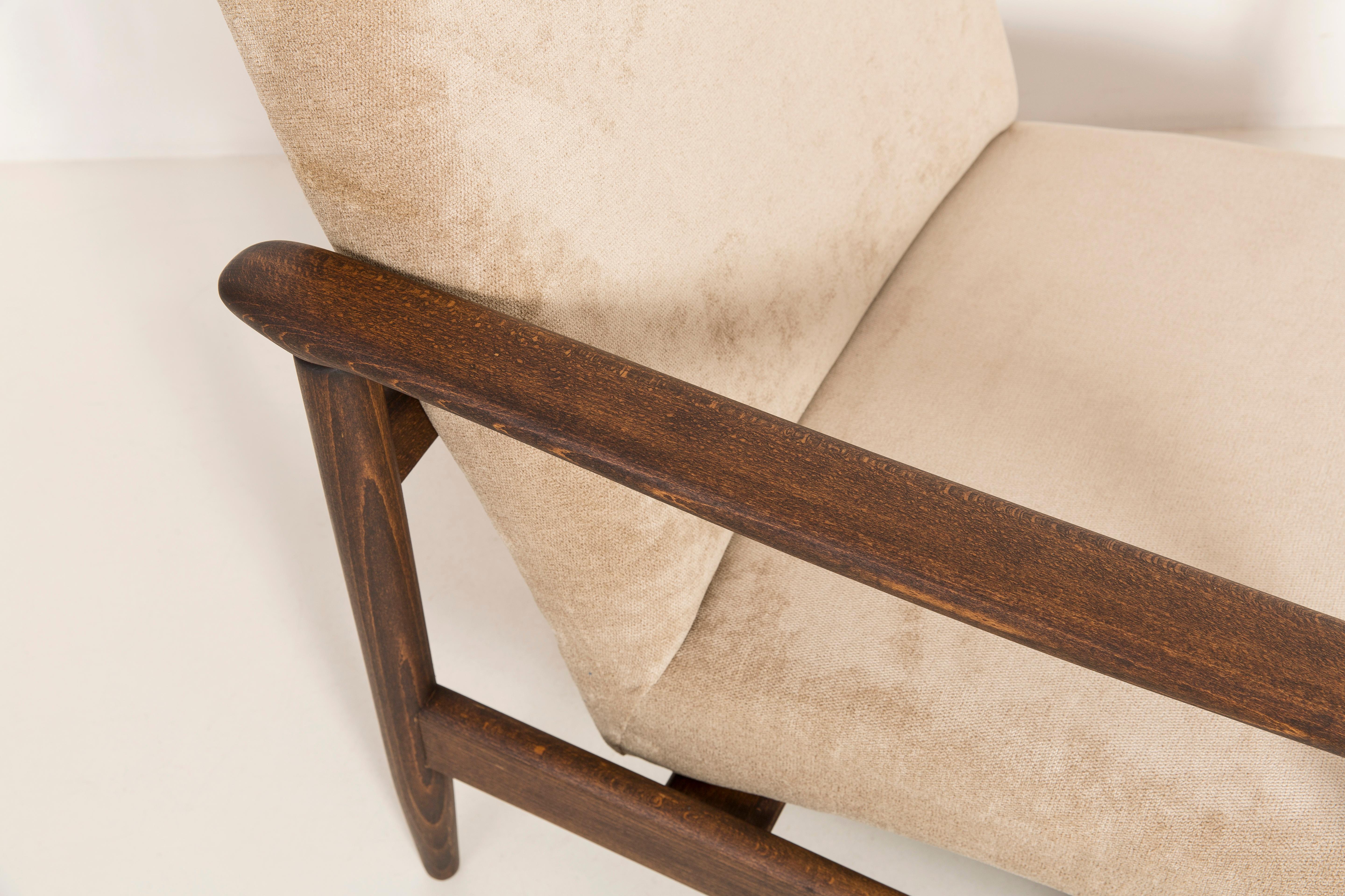 Ensemble de six fauteuils beige de style moderne du milieu du siècle:: Edmund Homa:: années 1960:: Pologne en vente 6