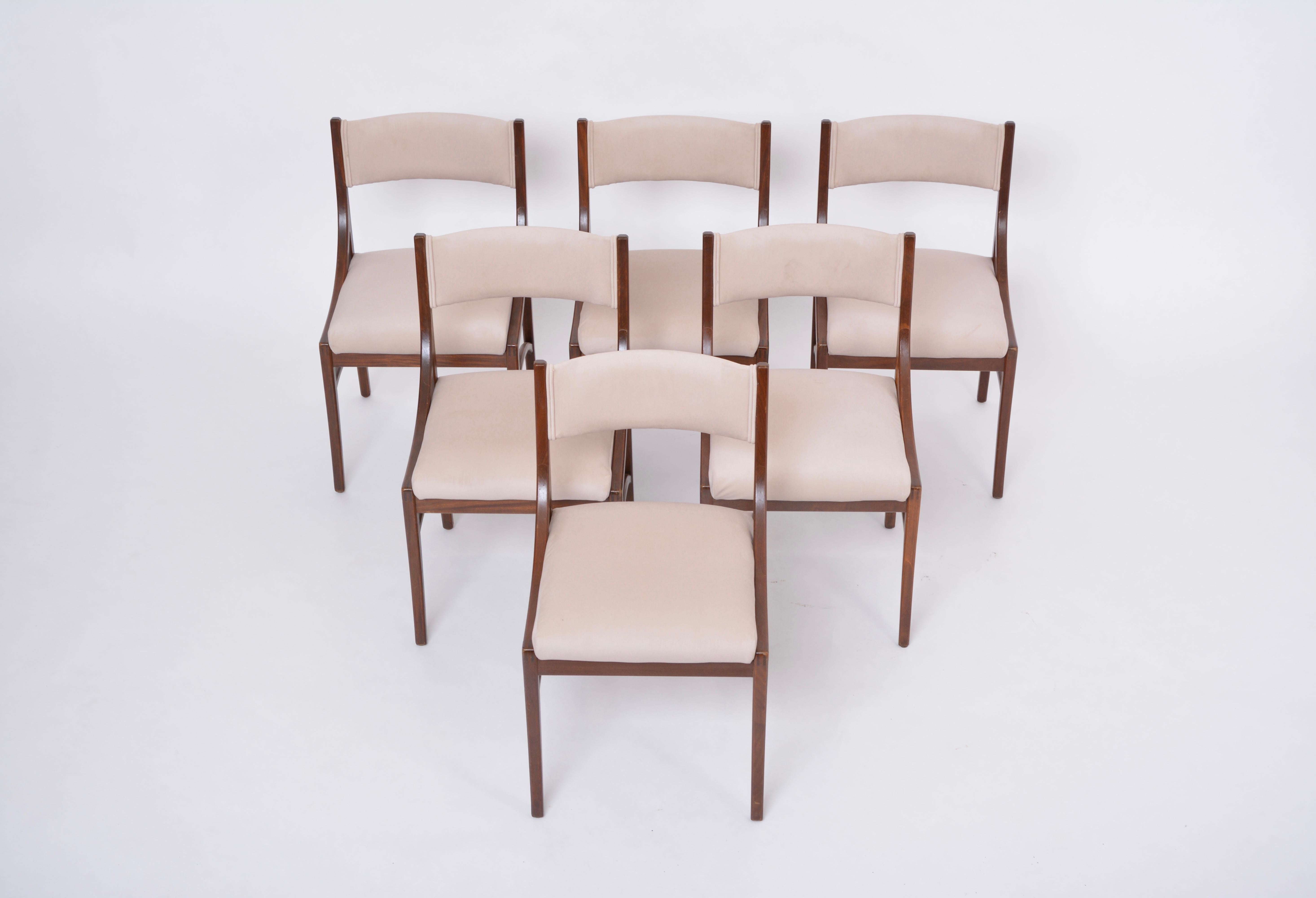 Italian Set of six Mid-Century Modern Beige Dining Chairs by Ico Parisi for Cassina
