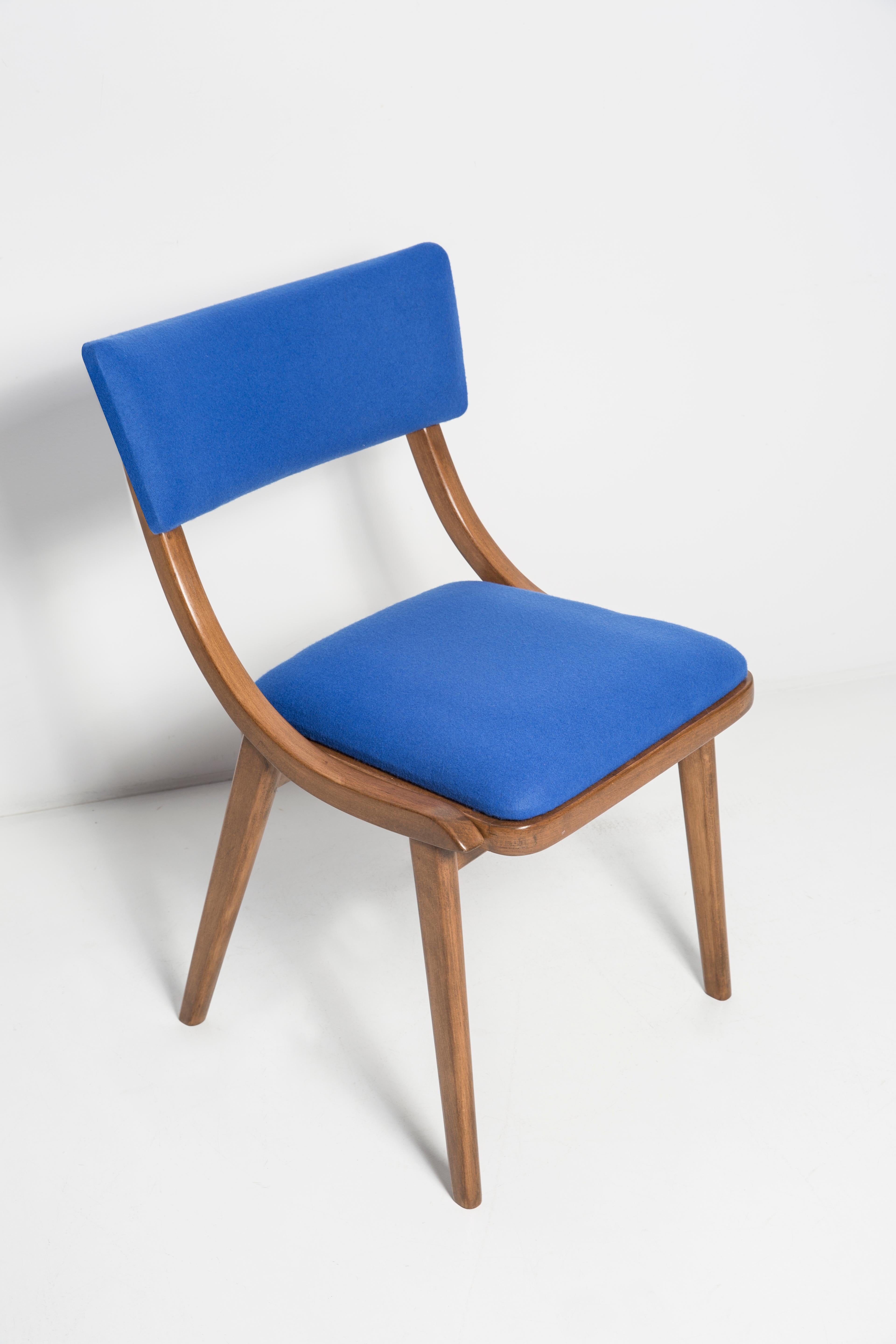 The “Bumerang Chair” is a characteristic piece of furniture from the Polish People’s Republic (PRL) era. Its name comes from the distinctive shape of the backrest, resembling a boomerang. The chair was often made from wood or wood-like materials,