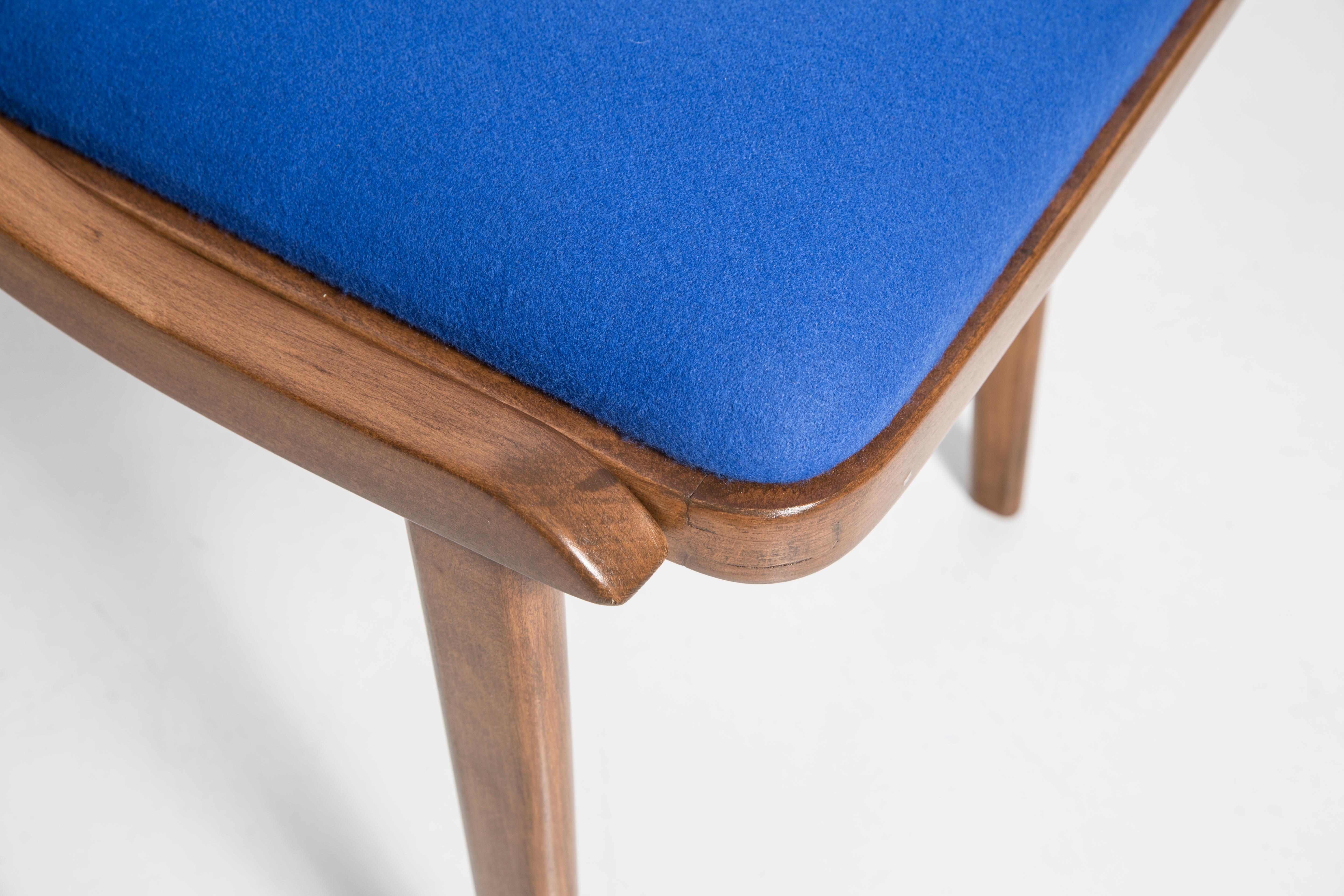Hand-Crafted Set of Six Mid Century Modern Bumerang Chairs, Royal Blue Wool, Poland, 1960s For Sale