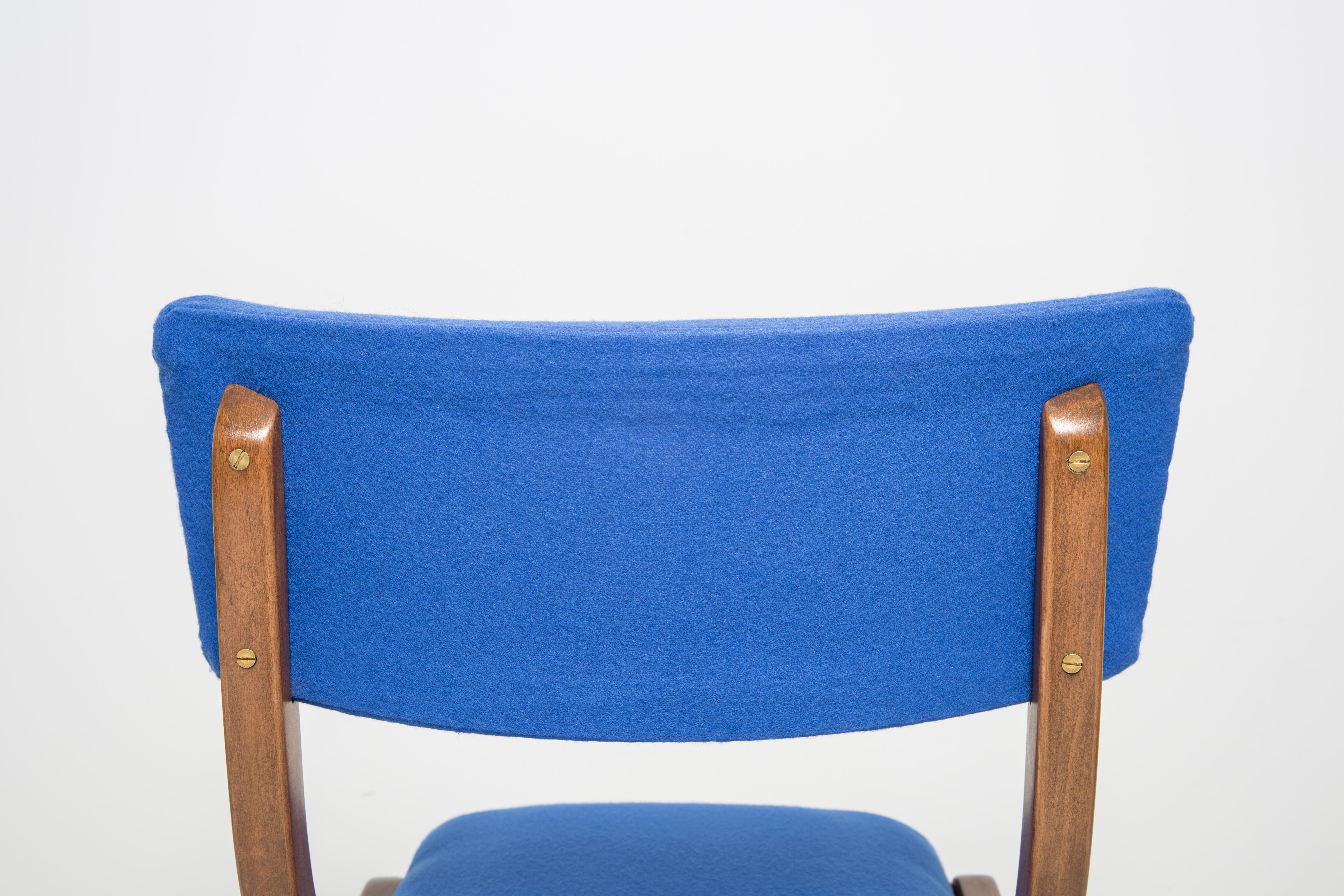 Textile Set of Six Mid Century Modern Bumerang Chairs, Royal Blue Wool, Poland, 1960s For Sale