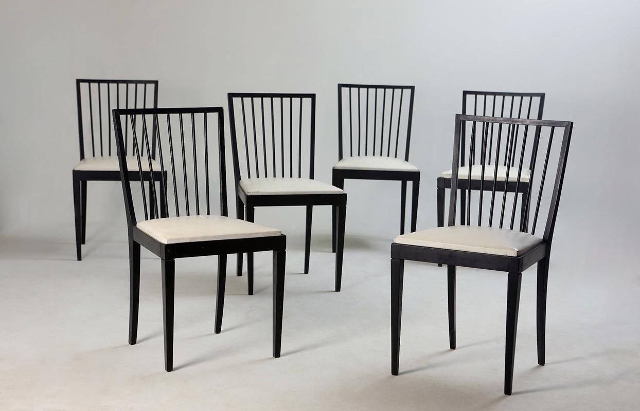 Conjunto de seis sillas modernas de mediados de siglo de Flama Móveis Manufacture, Brasil, años 50 Ebonizado en venta