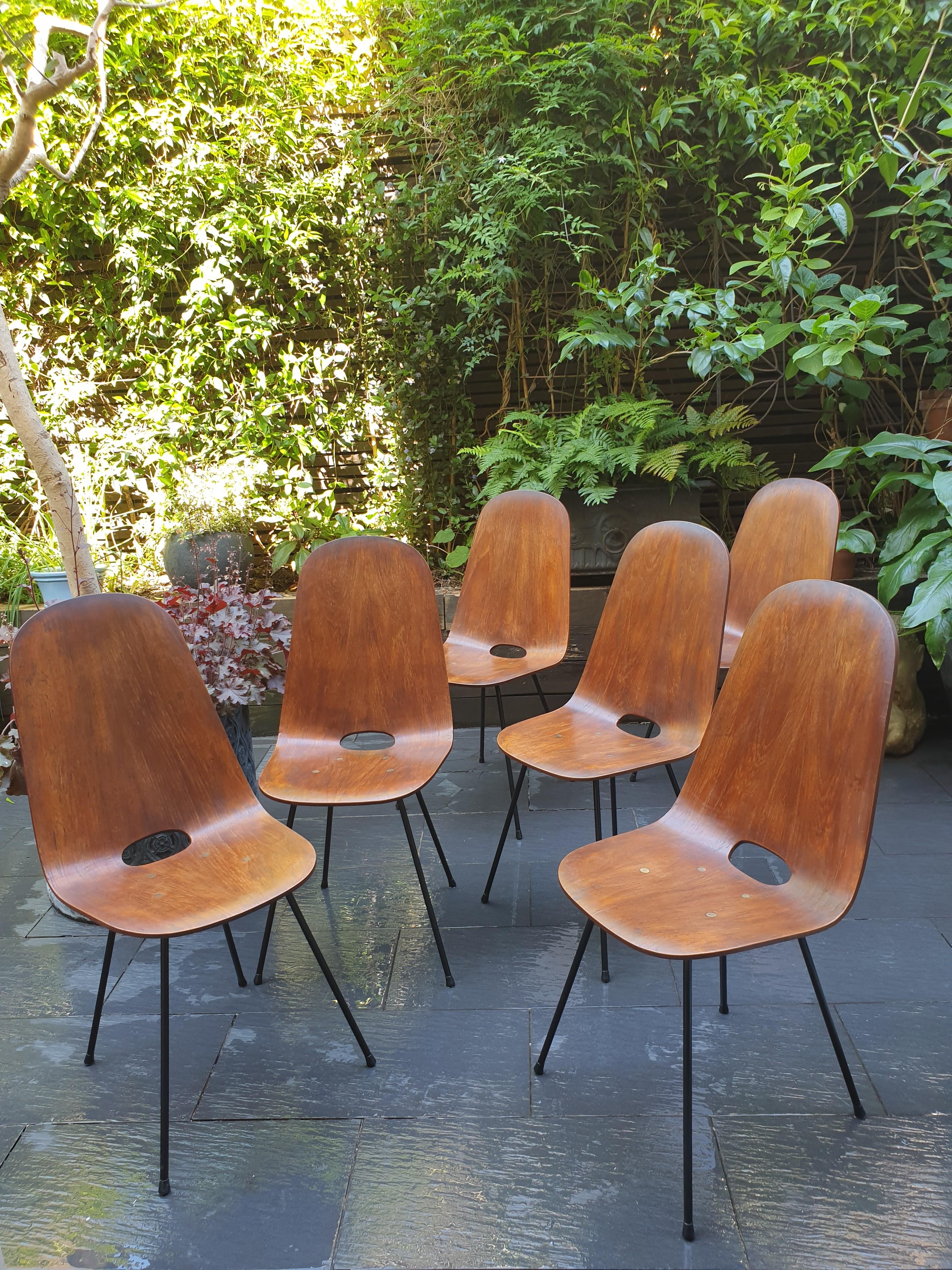 Set of Six Mid-Century Modern Chairs by  In Good Condition For Sale In London, GB