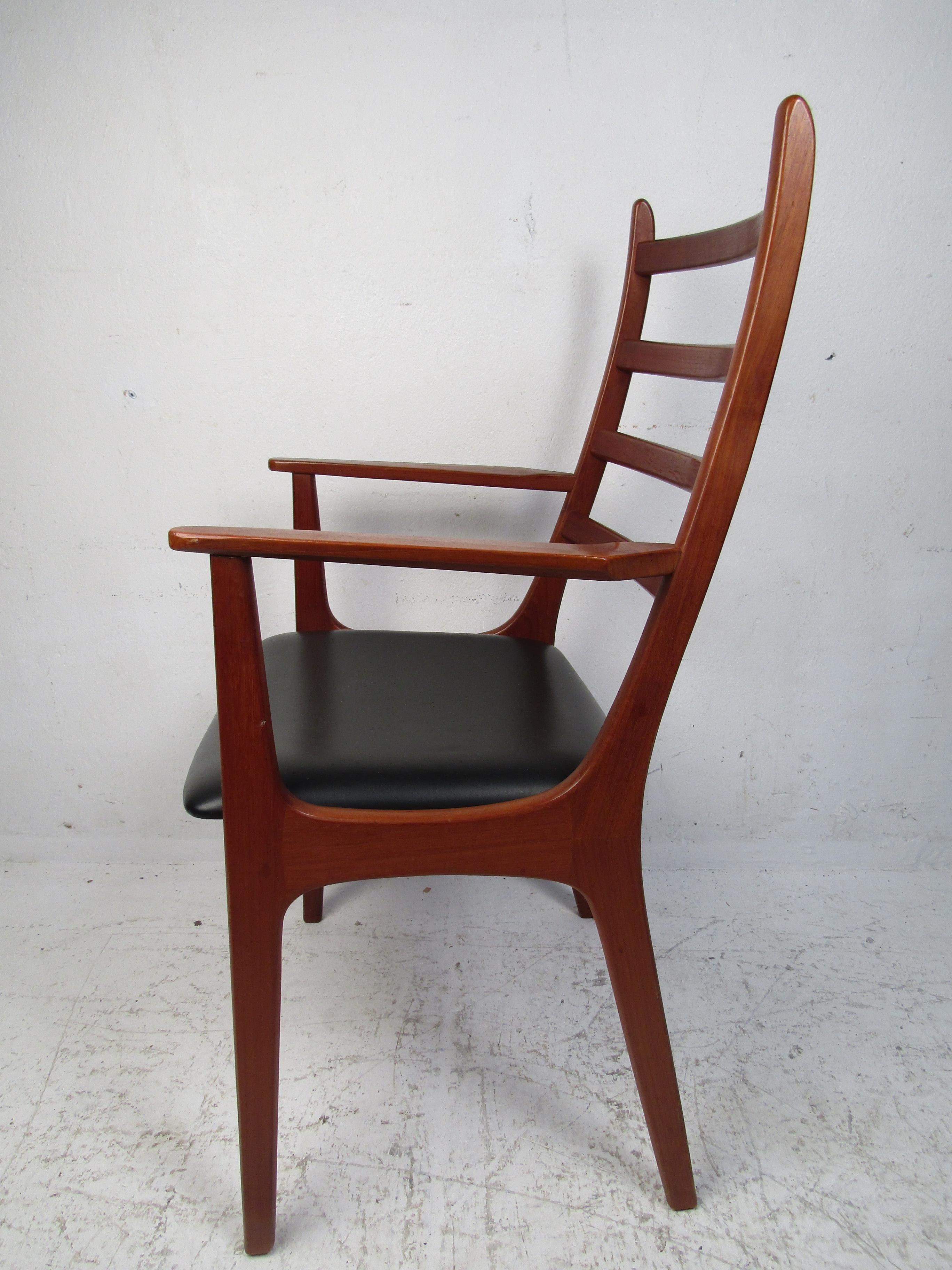 Six Mid-Century Modern Korup Stolefabrik Danish Dining Chairs In Good Condition For Sale In Brooklyn, NY