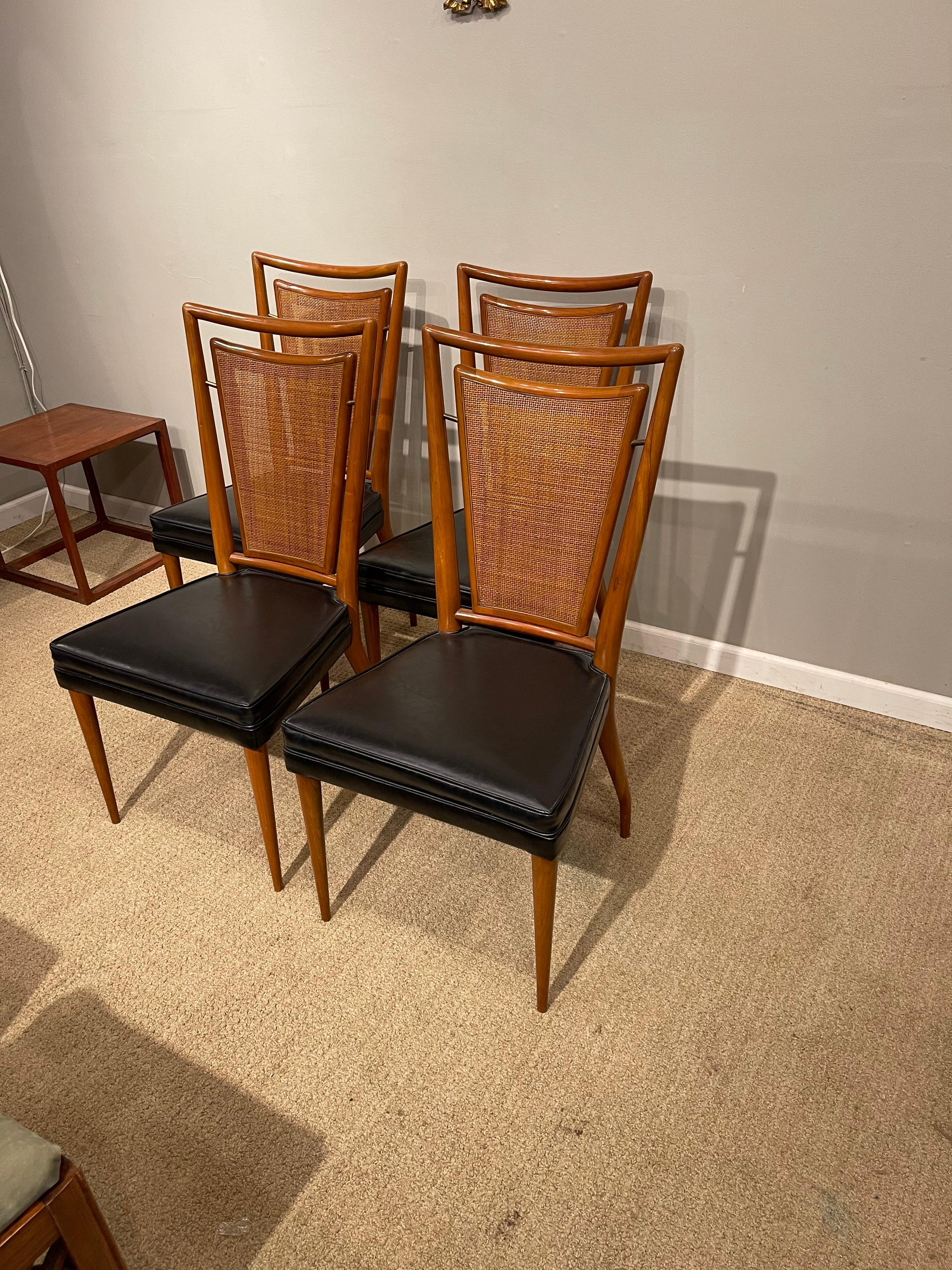 A Set of 6 John Widdicomb Mid-Century Modern dining chairs, 4 side-chairs & 2 arm-chairs

Measure: Seat height 17.5.