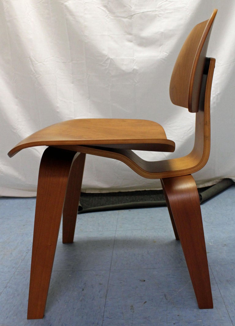 Set of Six MidCentury Modern Eames Herman Miller Molded Plywood Dining Chairs For Sale at 1stDibs
