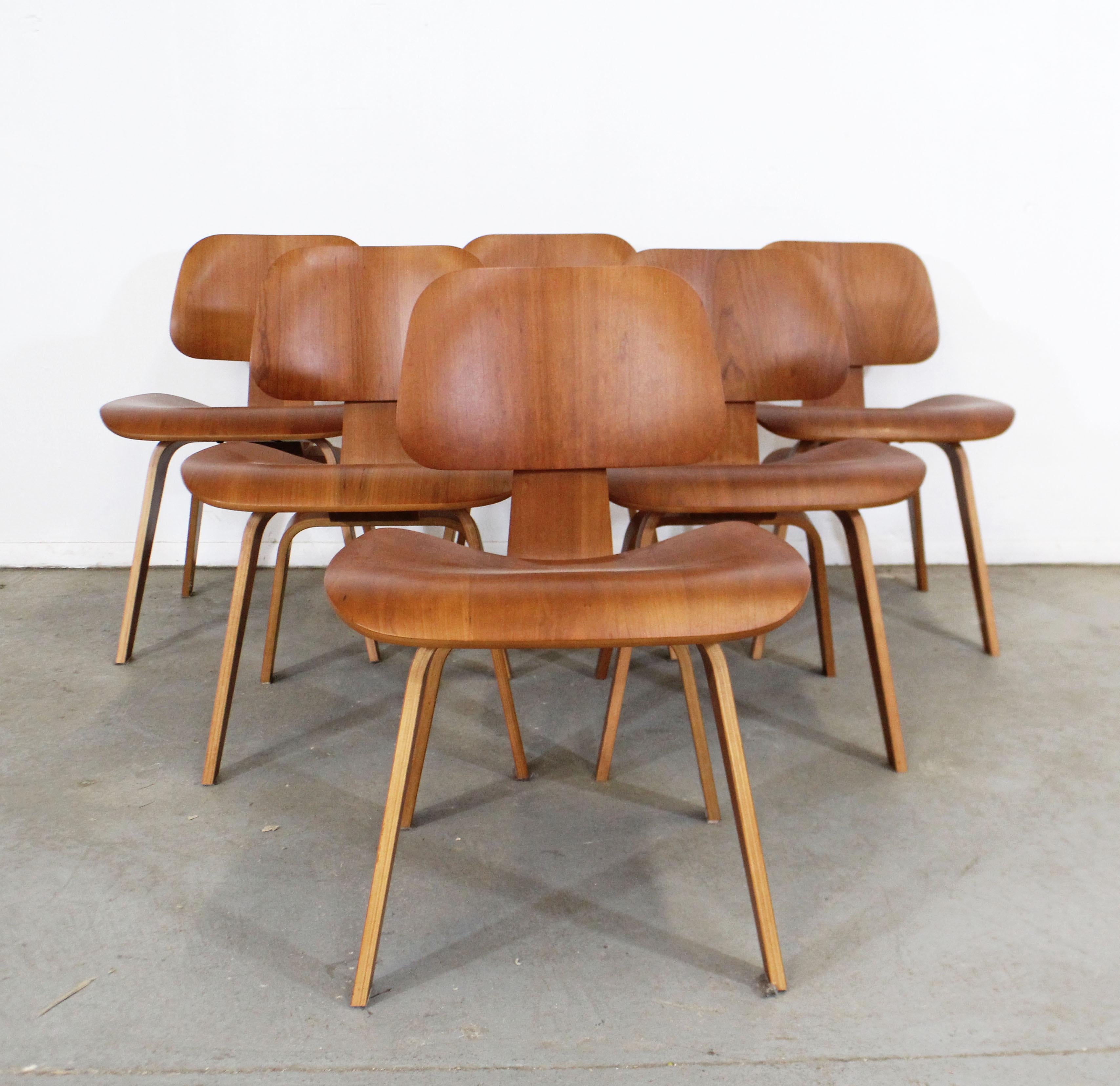 Contemporary Set of Six Mid-Century Modern Eames Herman Miller Molded Plywood Dining Chairs