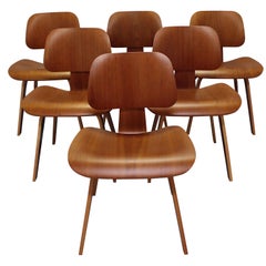 Set of Six Mid-Century Modern Eames Herman Miller Molded Plywood Dining Chairs