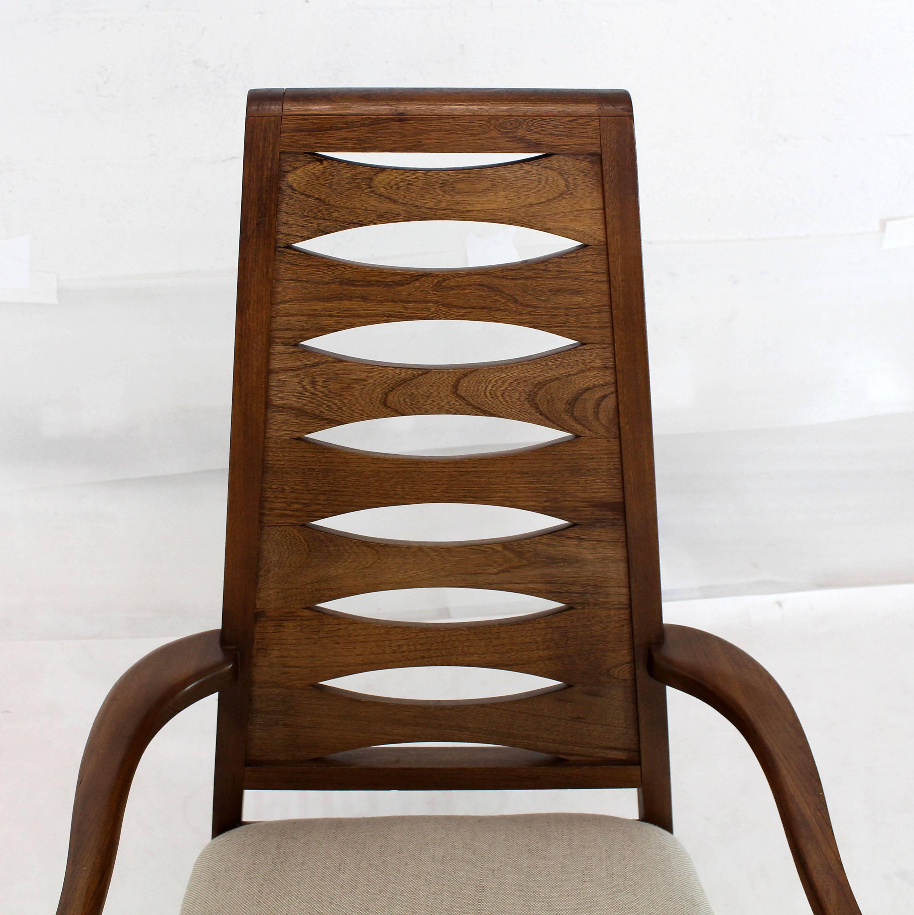 Satz von sechs modernen Esszimmerstühlen mit konisch zulaufender Rückenlehne, Mid-Century Modern im Angebot 4