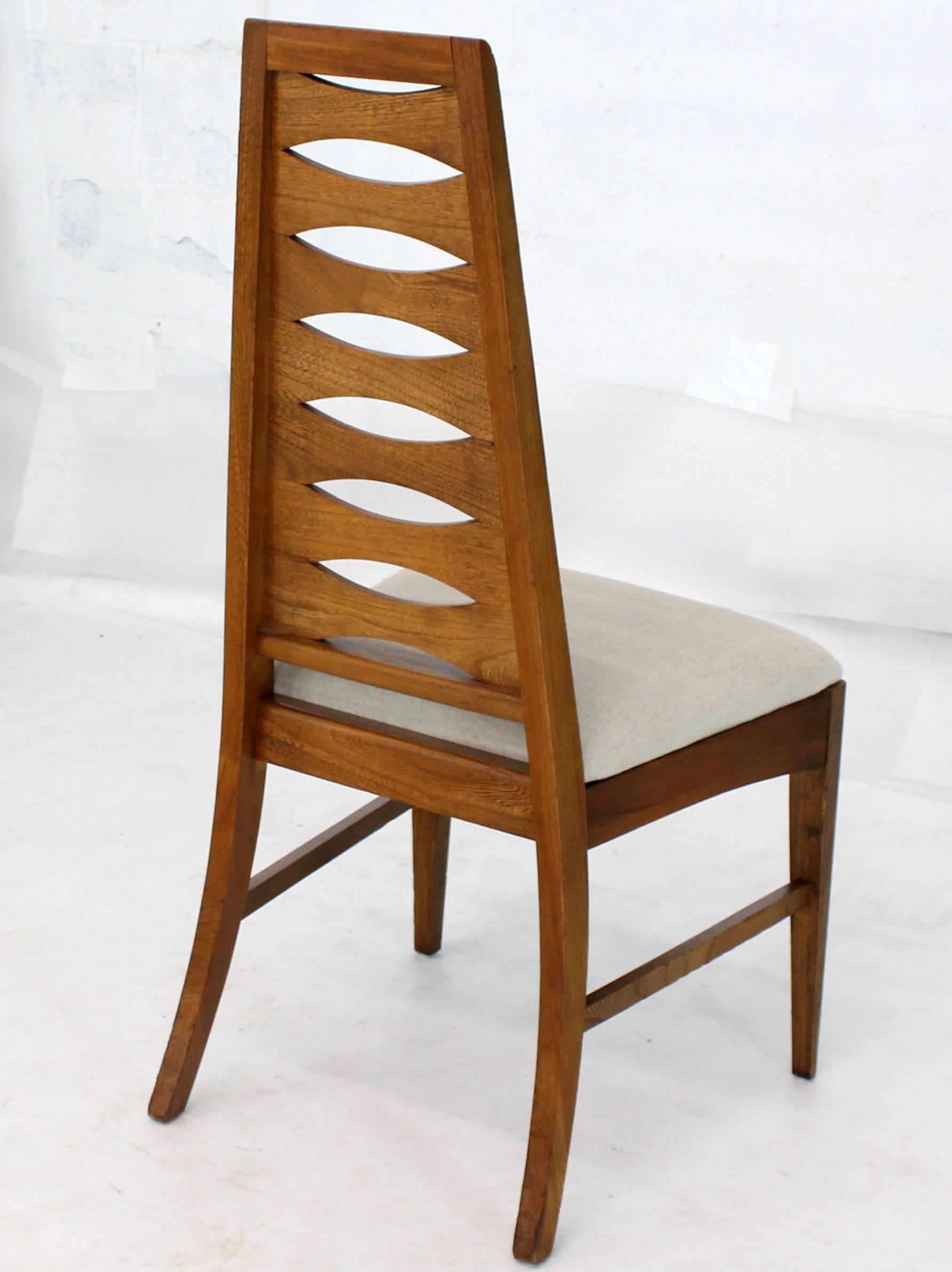 Set of Six Mid-Century Modern Tall Tapered Shape Back Dining Chairs In Excellent Condition For Sale In Rockaway, NJ