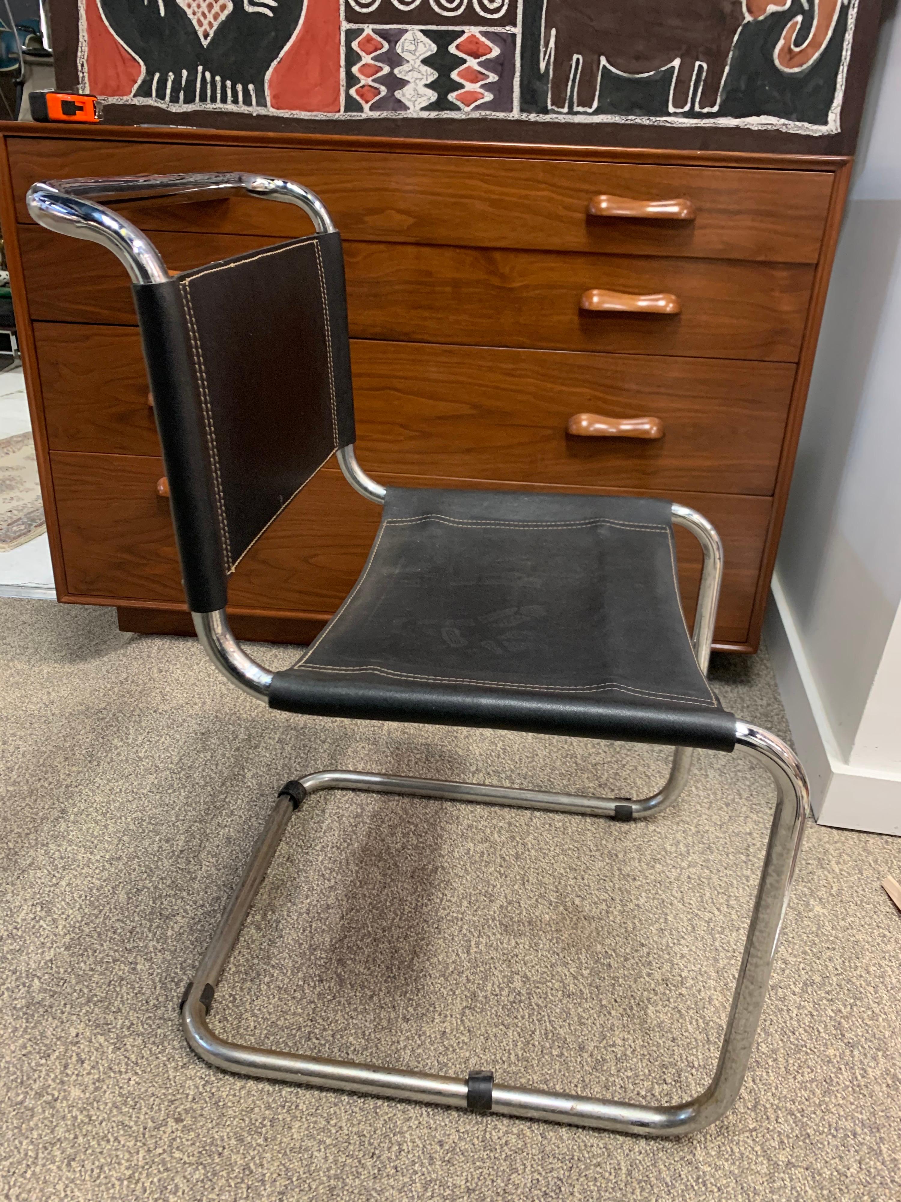 Set of Six Mid-Century Modern Tubular Chrome Cantilever Chairs In Good Condition In West Hartford, CT