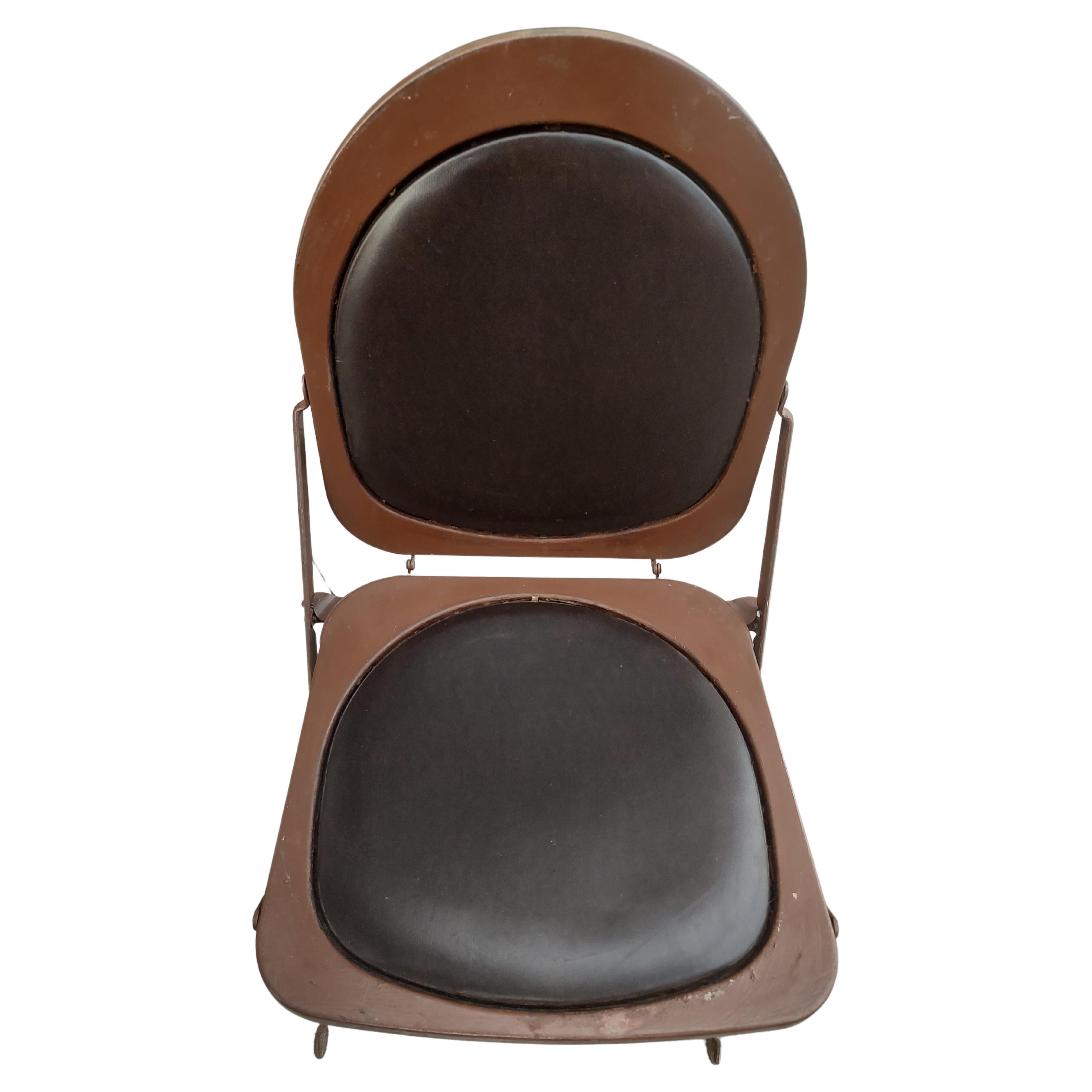 Conjunto de seis sillas plegables escultóricas únicas, modernas de mediados de siglo Moldeado en venta