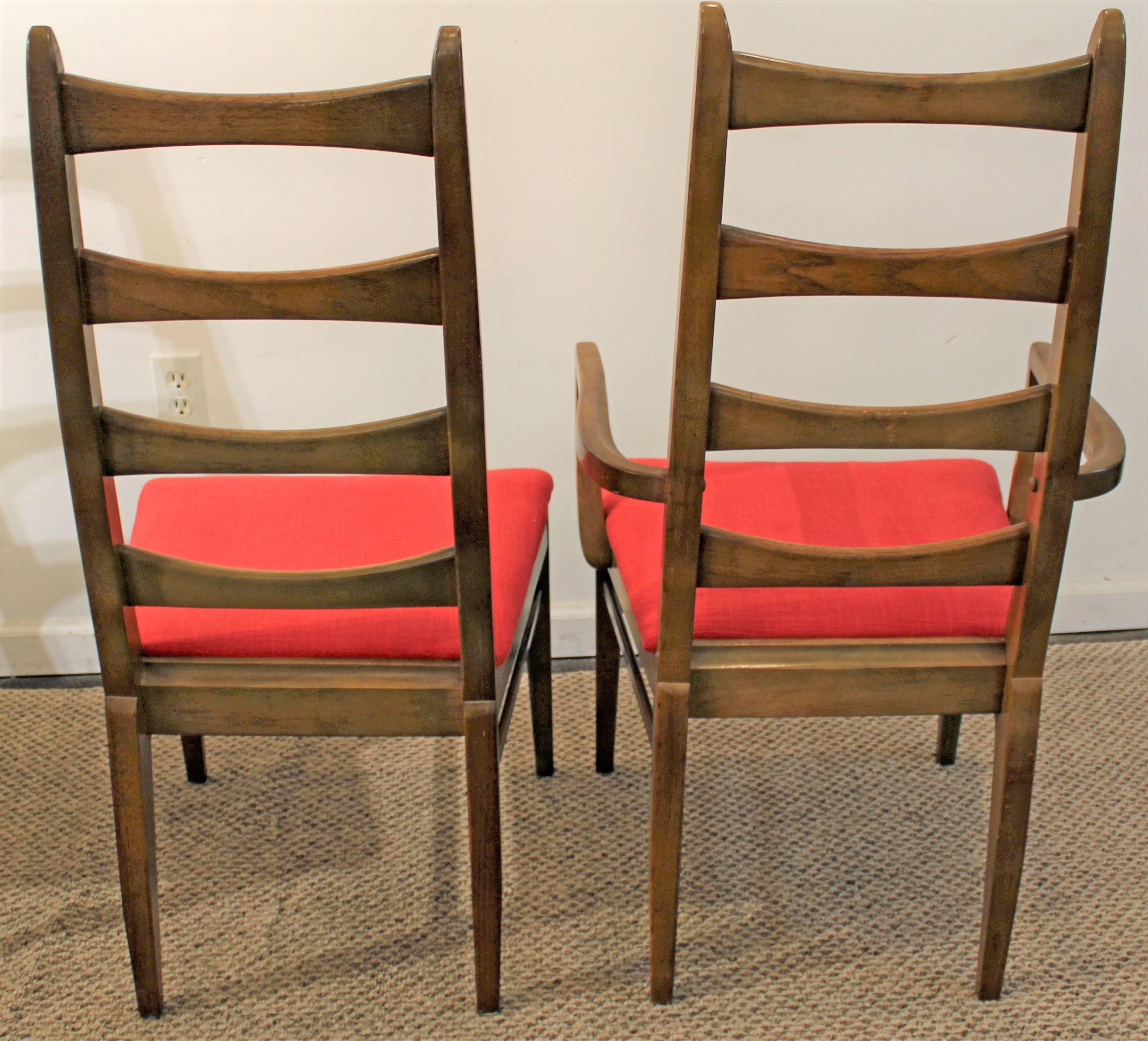 Set of Six Mid-Century Modern Walnut Bow Tie Dining Chairs In Excellent Condition In Wilmington, DE