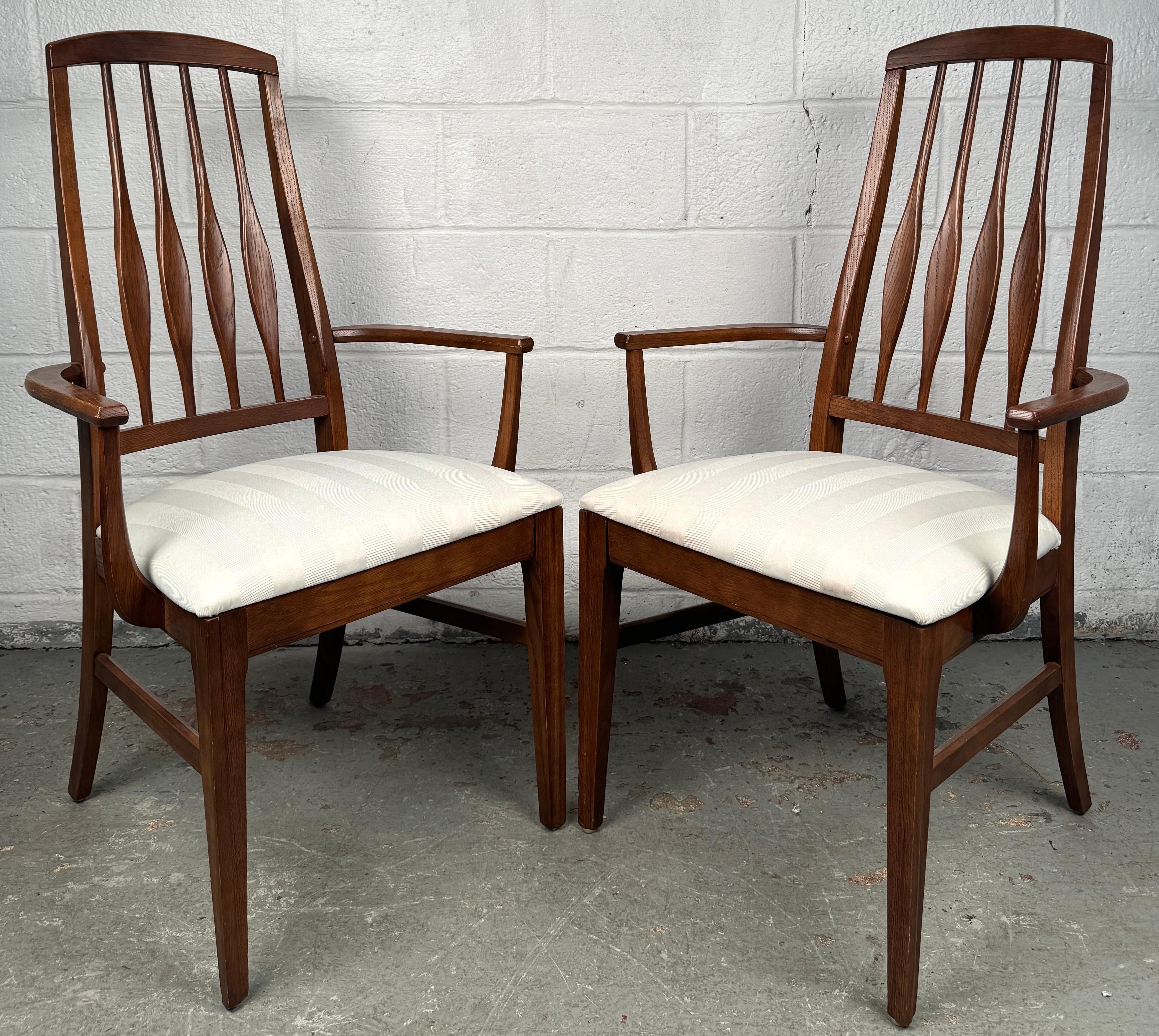 Unknown Set of Six Mid-Century Modern Walnut Dining Chairs For Sale
