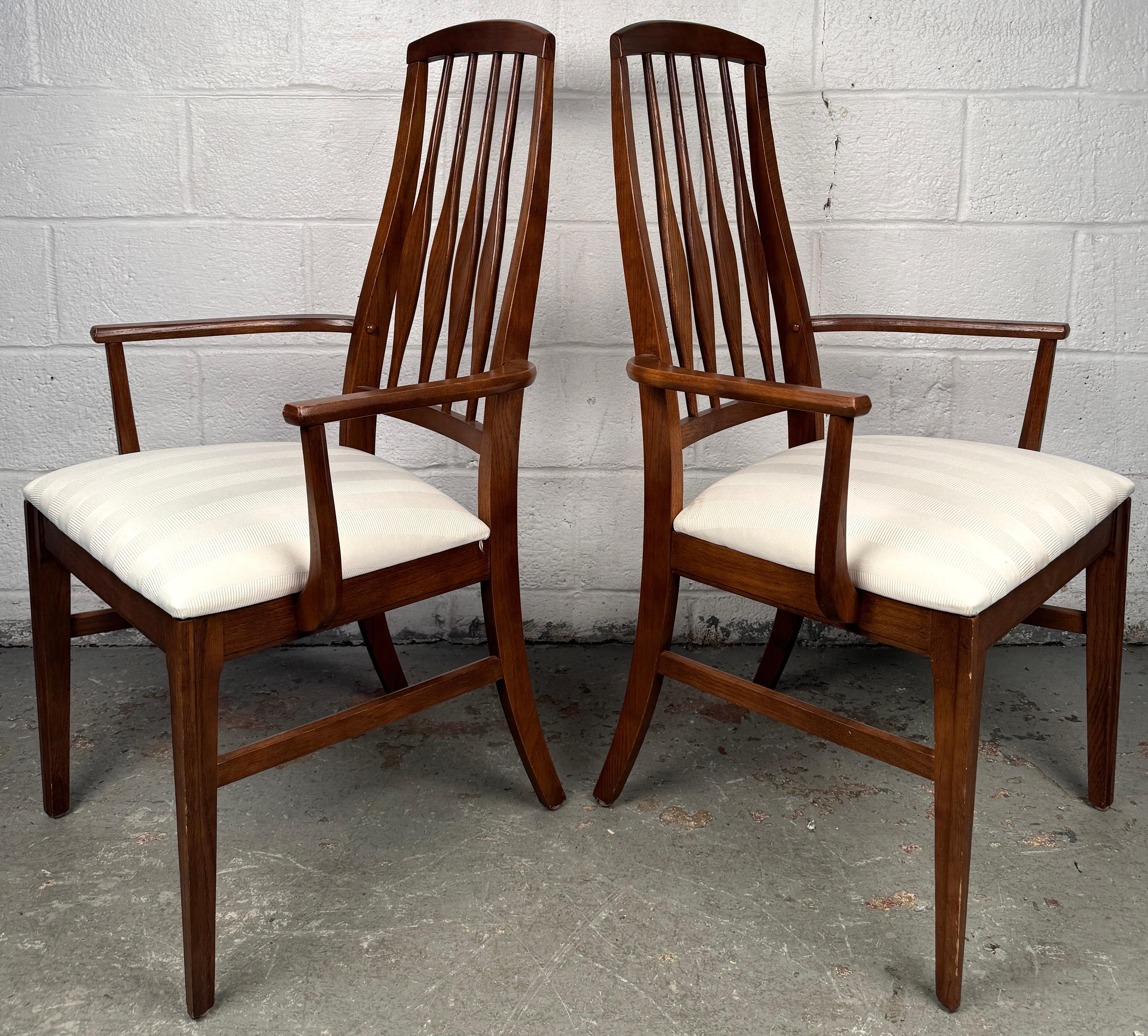 Set of Six Mid-Century Modern Walnut Dining Chairs In Good Condition For Sale In Brooklyn, NY