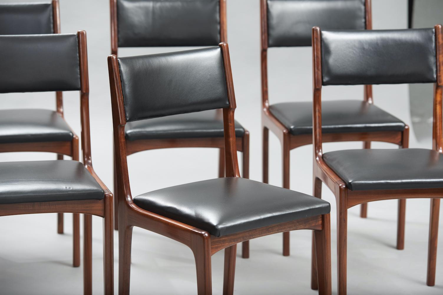 Set of Six Mid-Century Modern Walnut Dining Chairs In Good Condition In Porto, PT