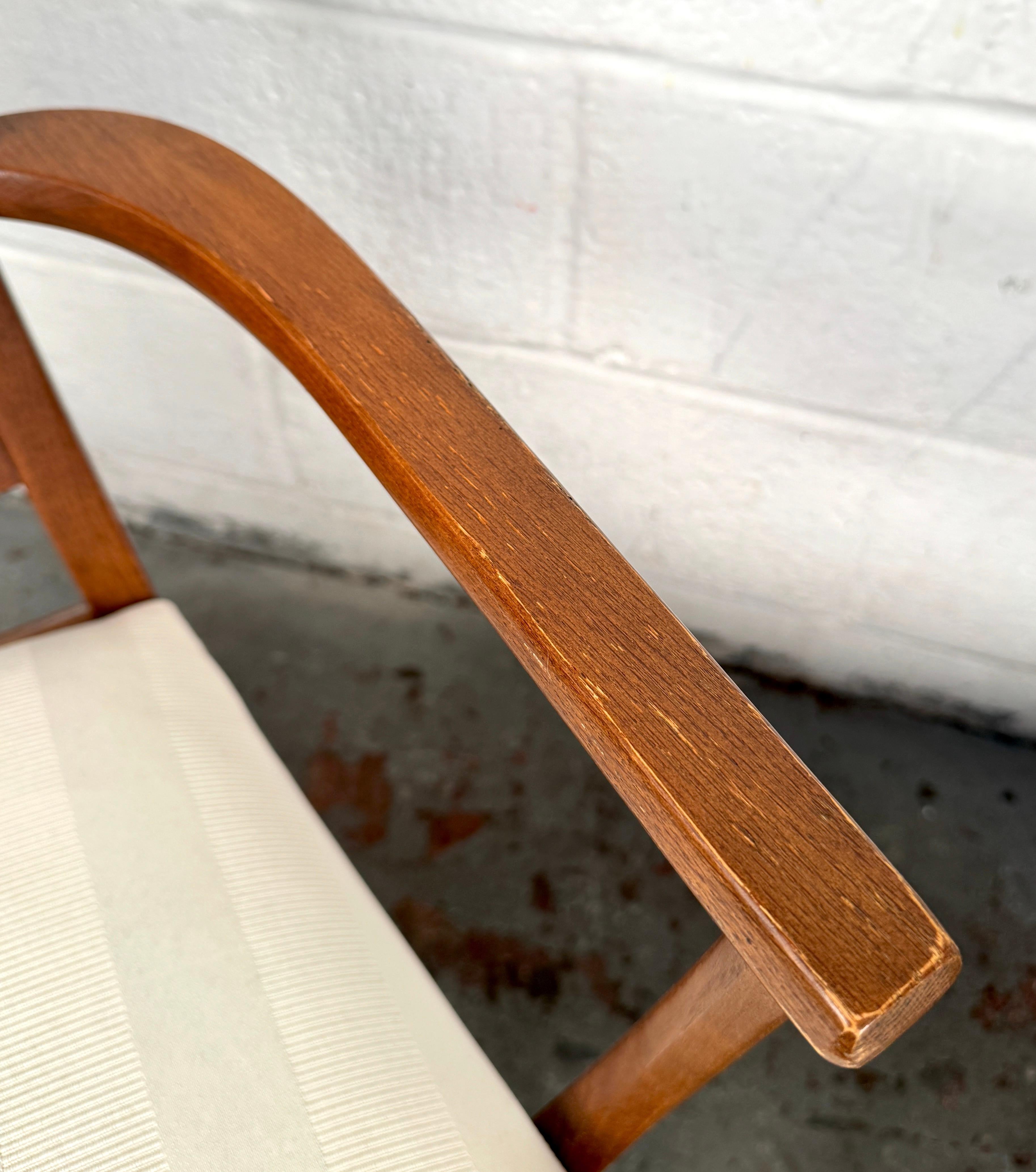 20th Century Set of Six Mid-Century Modern Walnut Dining Chairs For Sale