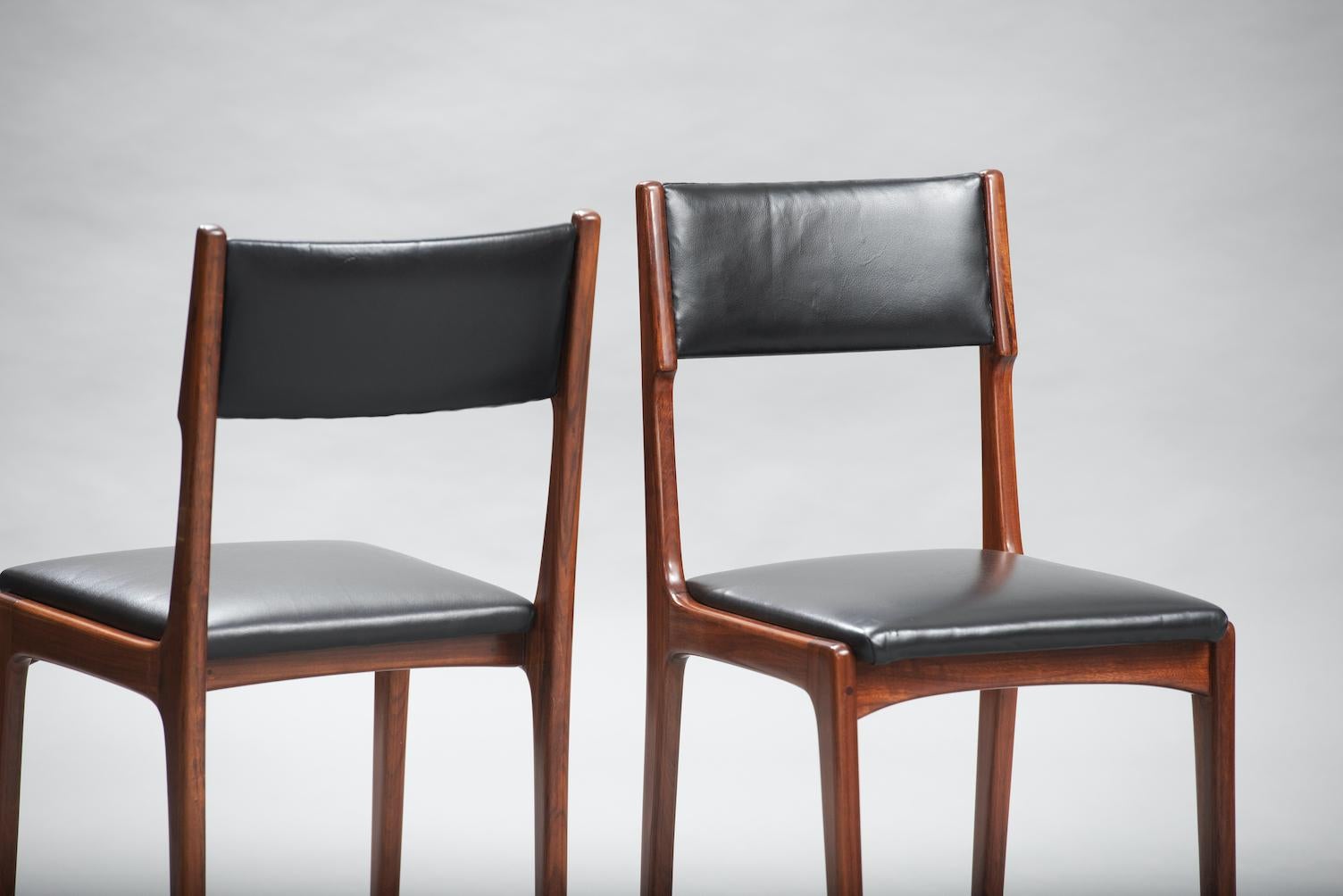 Mid-20th Century Set of Six Mid-Century Modern Walnut Dining Chairs