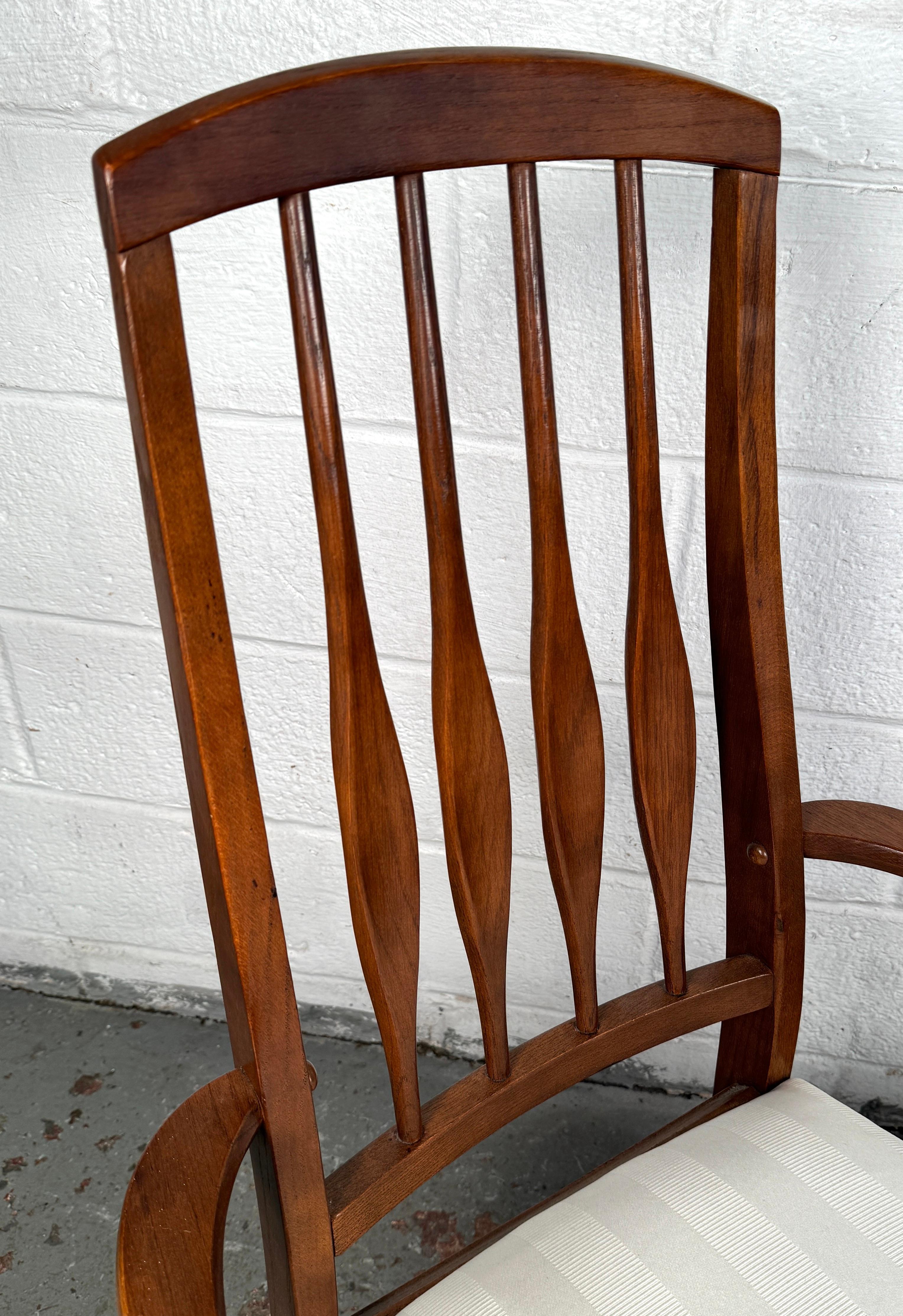 Set of Six Mid-Century Modern Walnut Dining Chairs For Sale 1