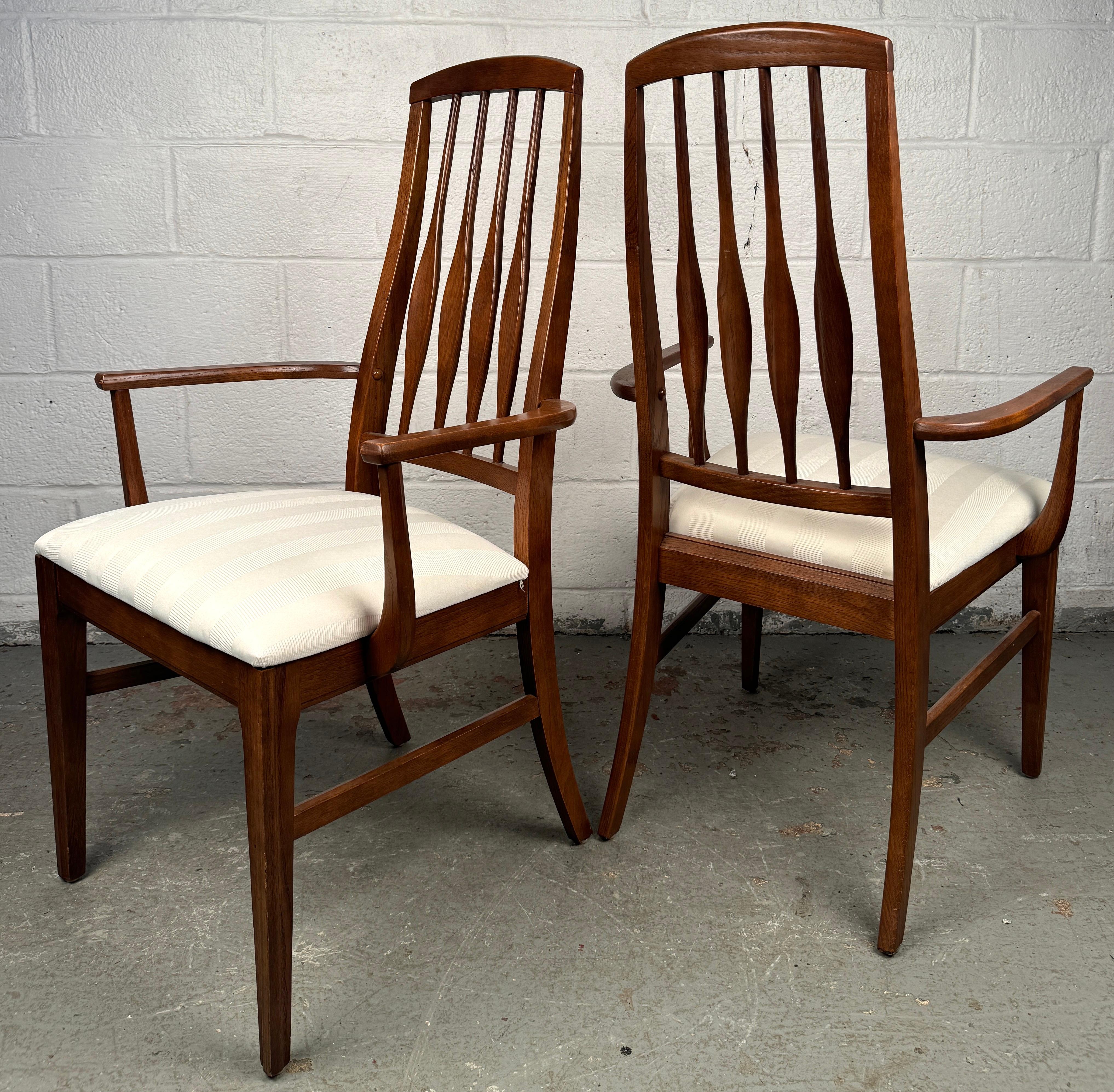 Set of Six Mid-Century Modern Walnut Dining Chairs For Sale 2