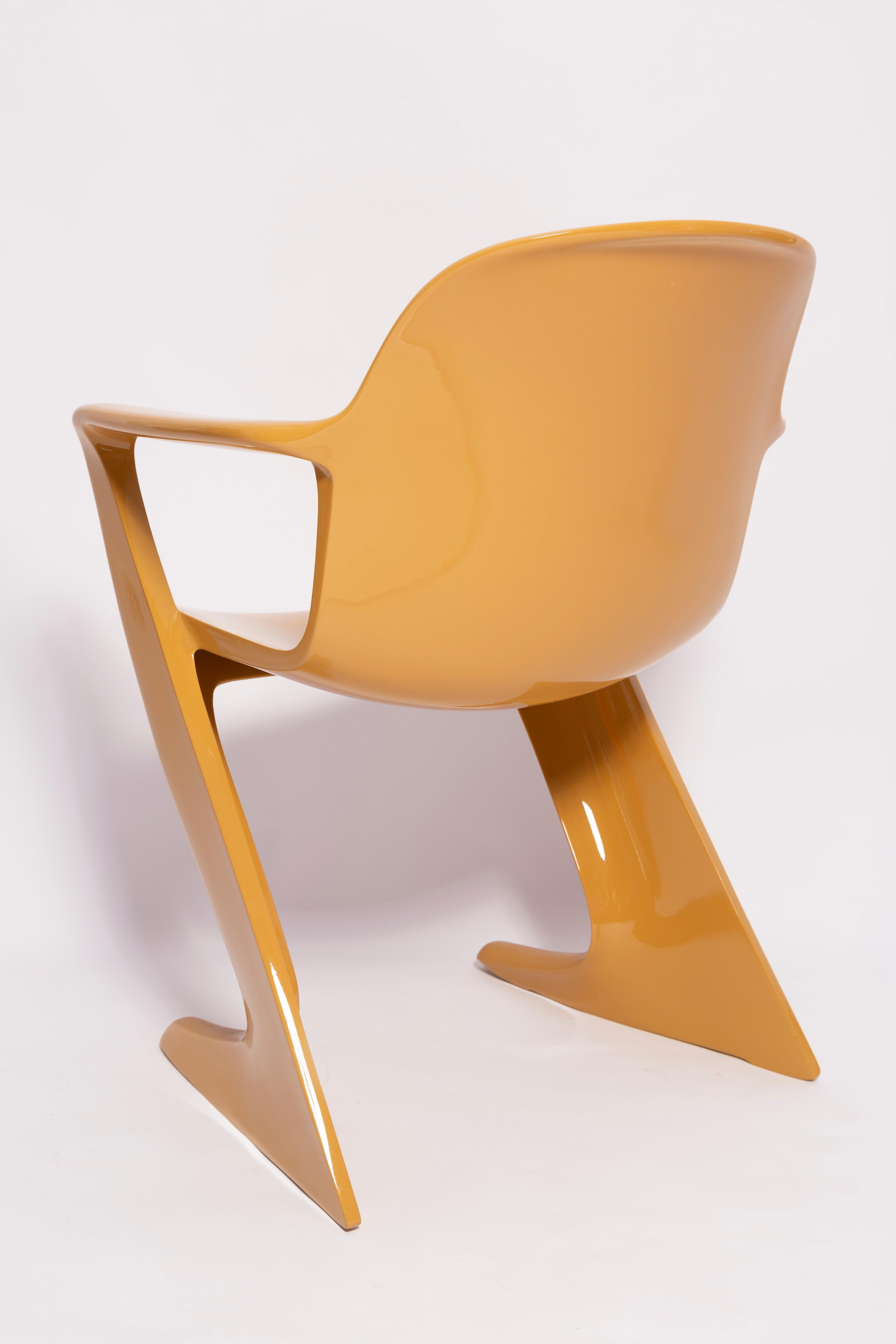 20ième siècle Ensemble de six chaises Kangourou beige sable du milieu du sicle, par Ernst Moeckl, Allemagne 1968 en vente