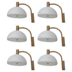 Set di sei applique di metà secolo con vetro bianco opalino di Sirrah. Italia, anni '60