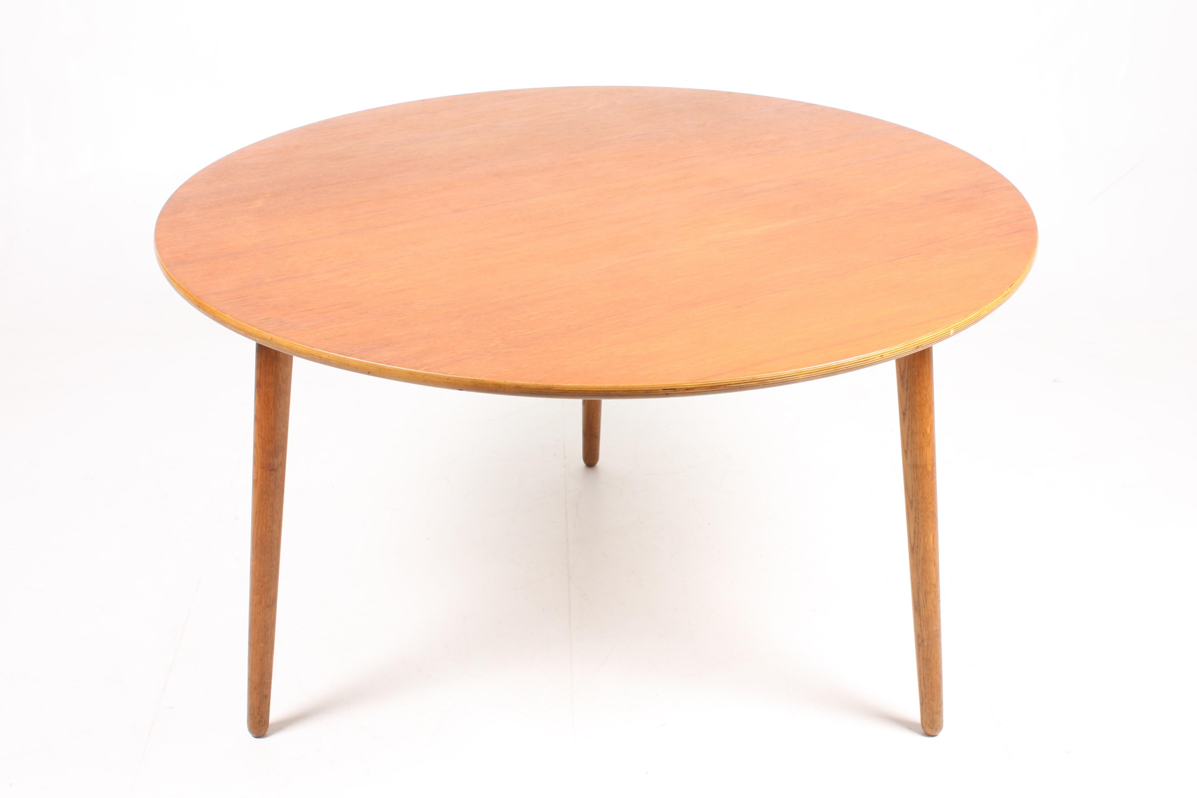 Scandinavian Modern Set of Six Midcentury Side Chairs and Round Table by Hans Wegner, 1960s
