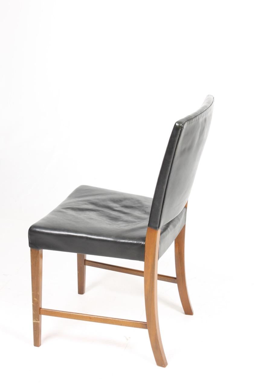 Ensemble de six chaises d'appoint du milieu du siècle en cuir patiné:: fabriqué au Danemark Bon état - En vente à Lejre, DK