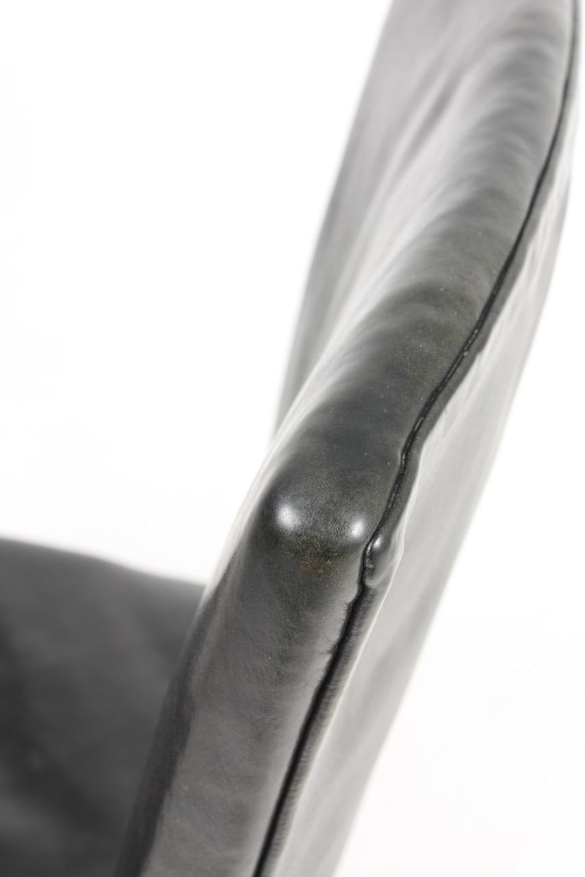 Milieu du XXe siècle Ensemble de six chaises d'appoint du milieu du siècle en cuir patiné:: fabriqué au Danemark en vente