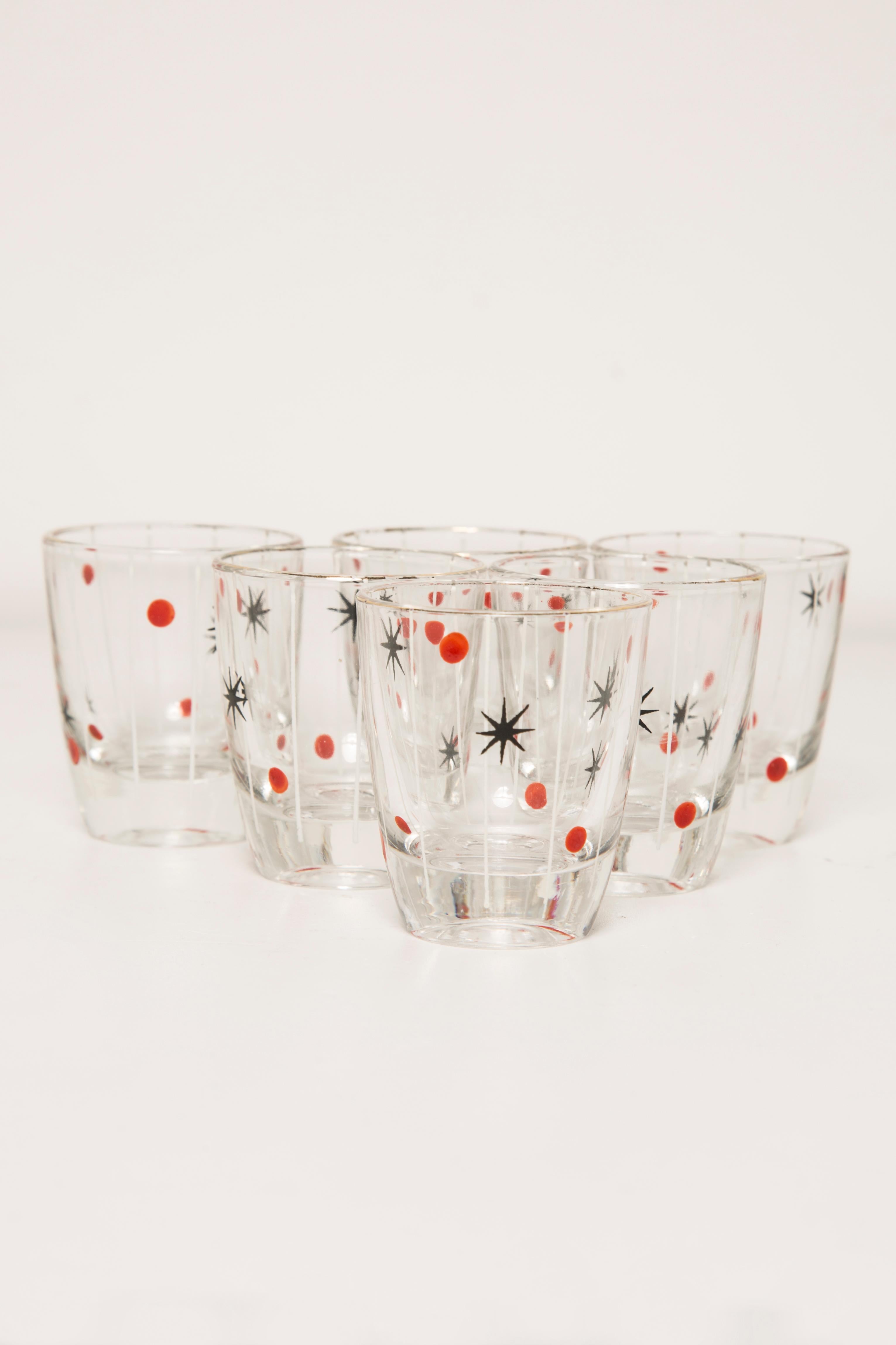 Ensemble de six petits verres du milieu du siècle, Europe, années 1960 en vente 2