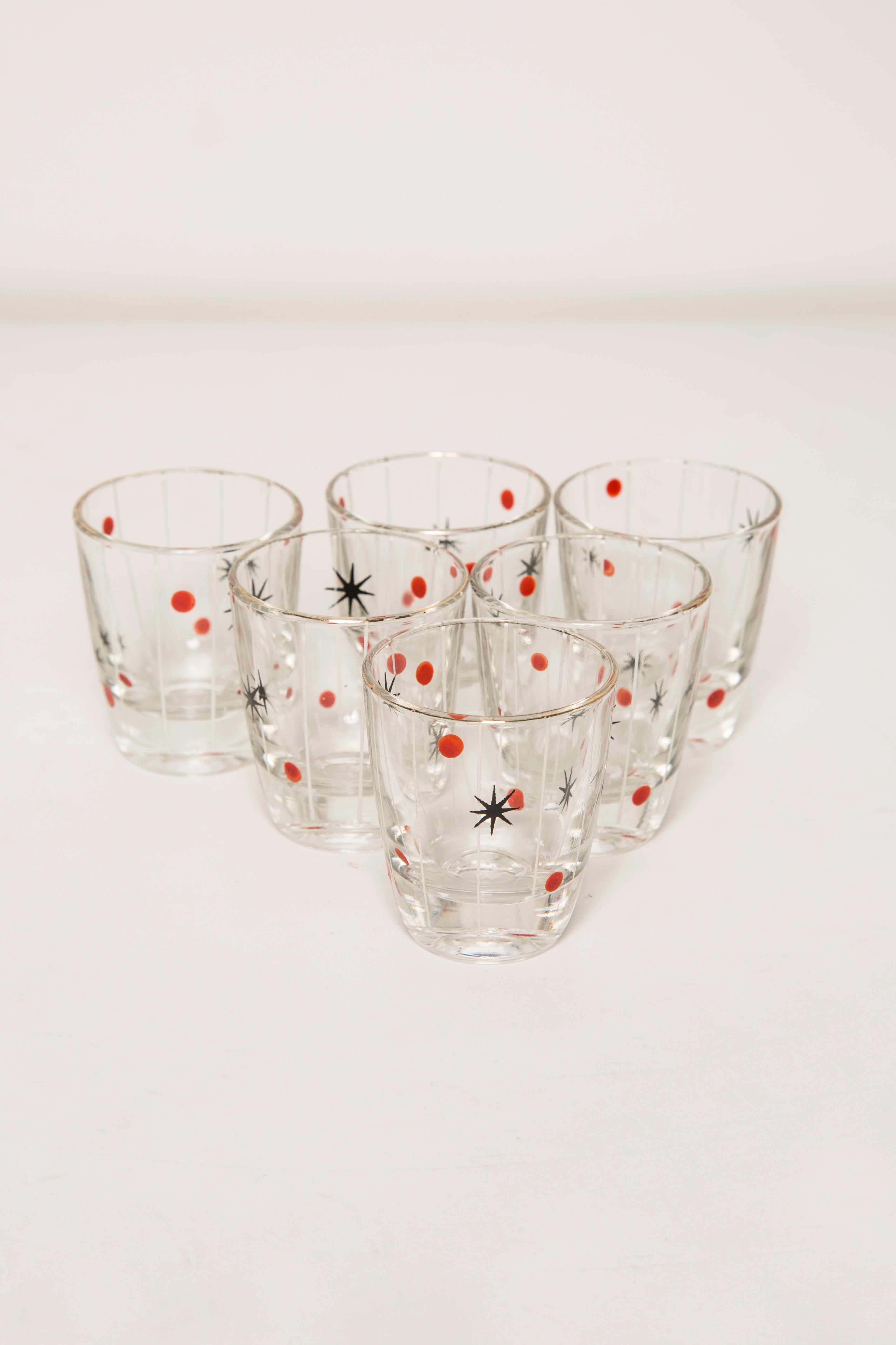 Ensemble de six petits verres du milieu du siècle, Europe, années 1960 en vente 3