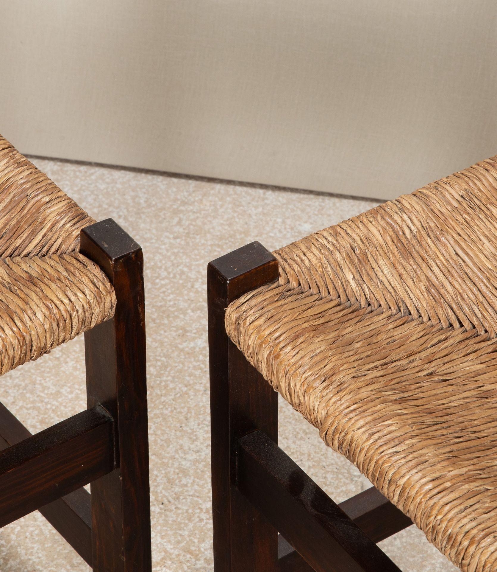 Conjunto de seis sillas de comedor españolas de mediados de siglo en venta 4