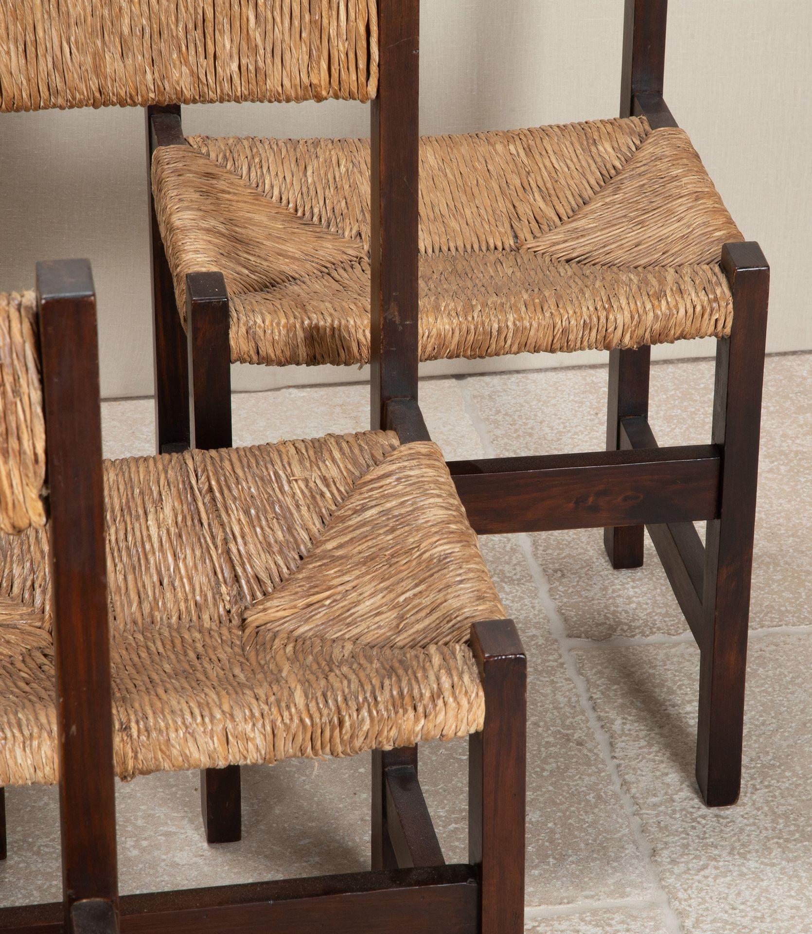 Conjunto de seis sillas de comedor españolas de mediados de siglo siglo XX en venta