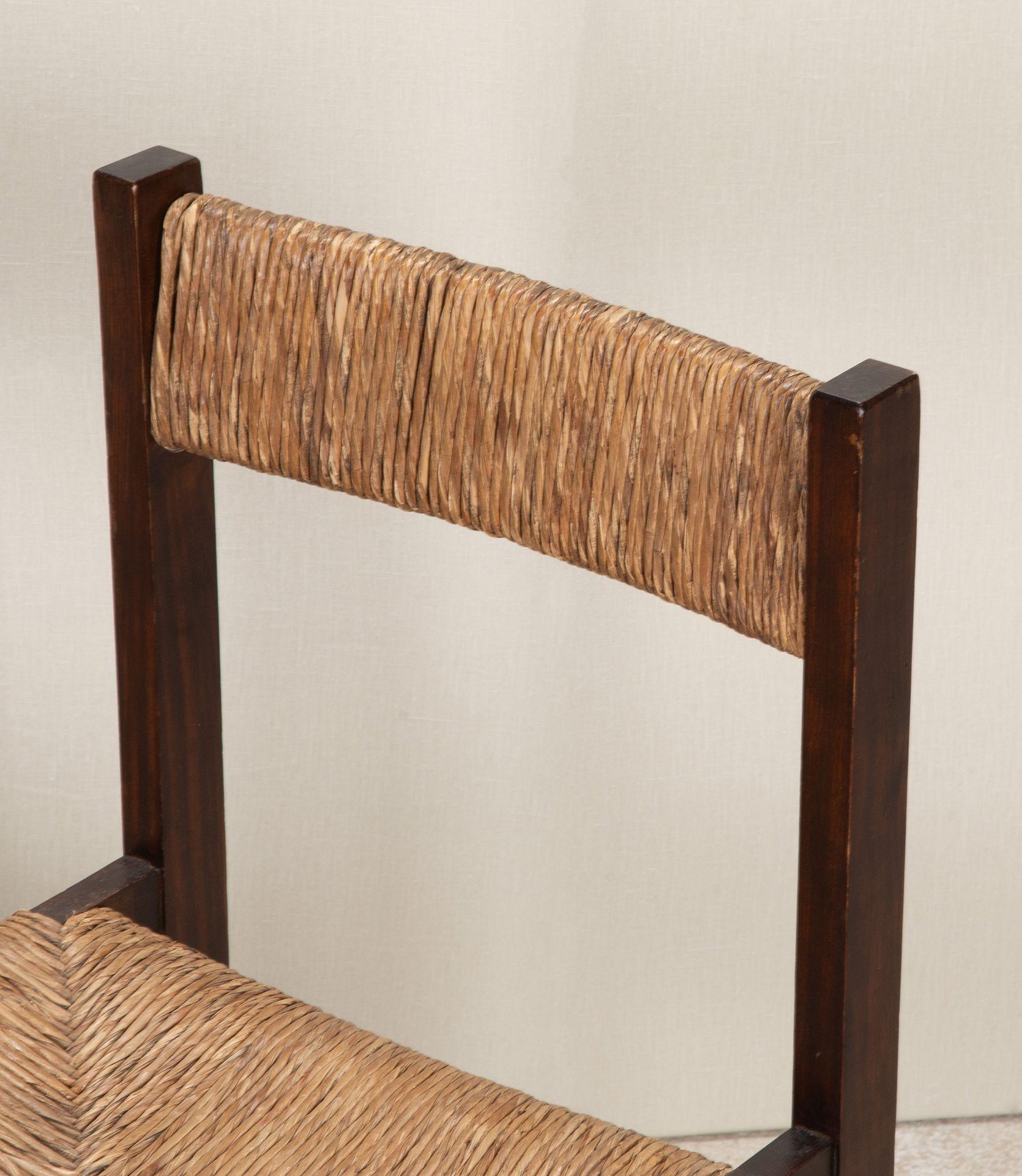 Conjunto de seis sillas de comedor españolas de mediados de siglo en venta 1