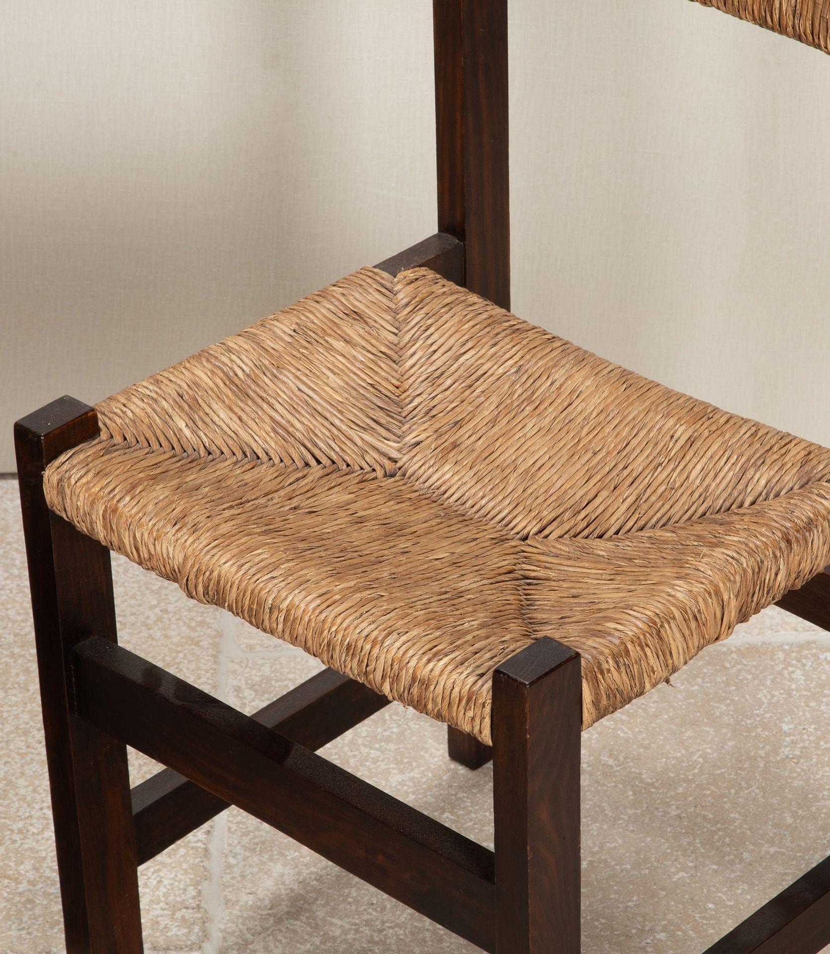 Conjunto de seis sillas de comedor españolas de mediados de siglo en venta 2