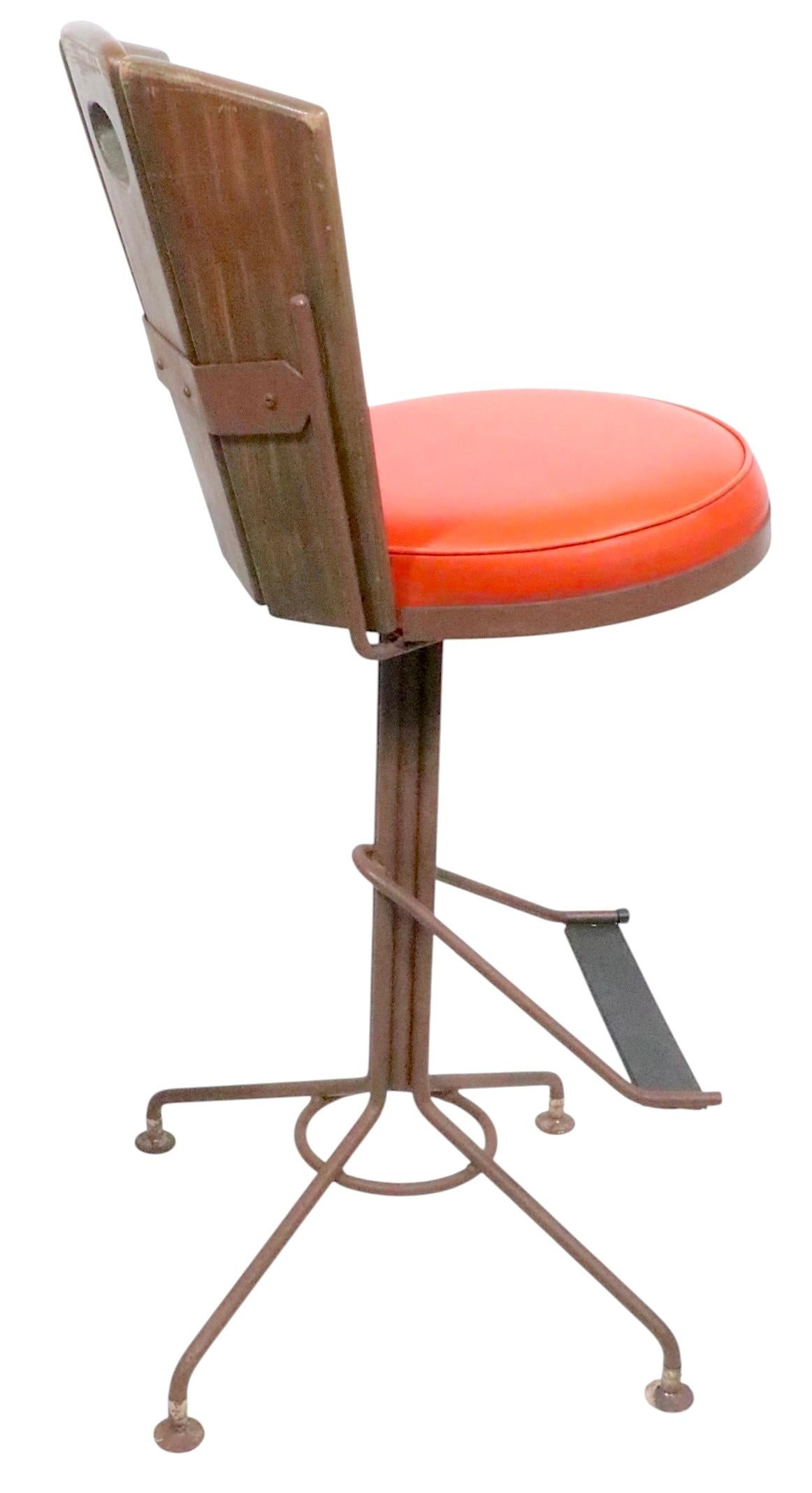 Set of Six Mid Century Swivel Bar Stools att. to Richard McCarthy circa 1960/70s For Sale 3