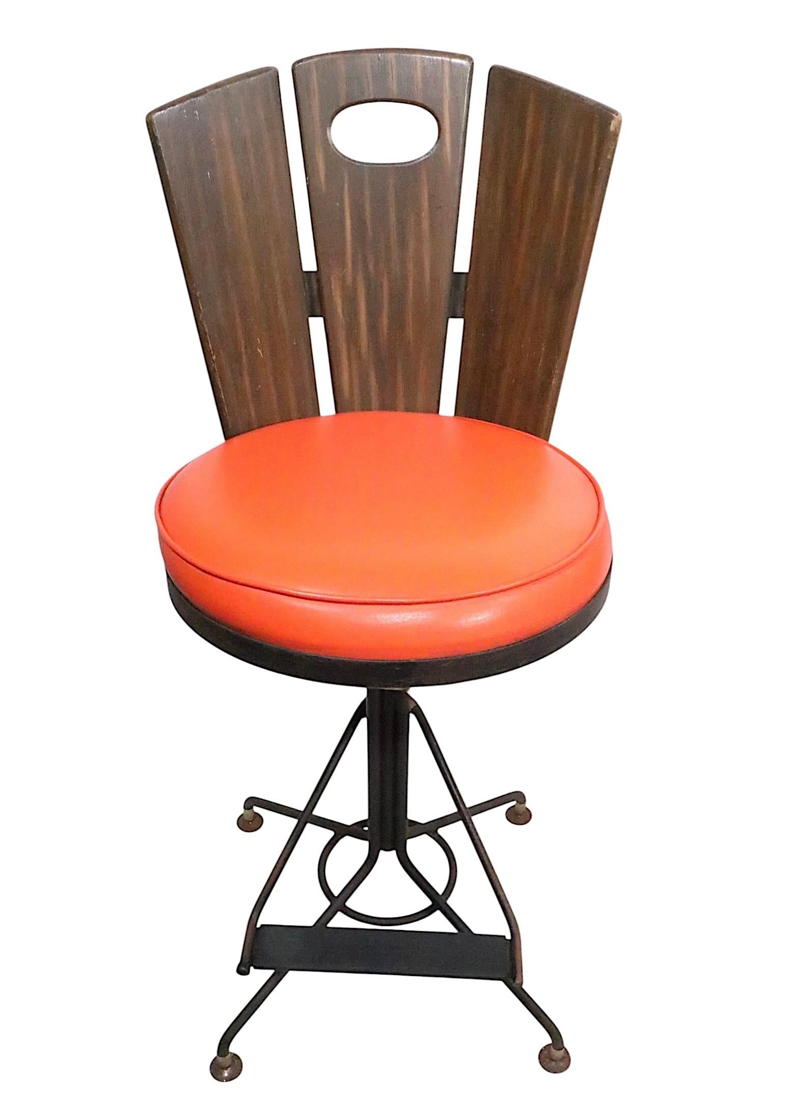 Set of Six Mid Century Swivel Bar Stools att. to Richard McCarthy circa 1960/70s For Sale 4