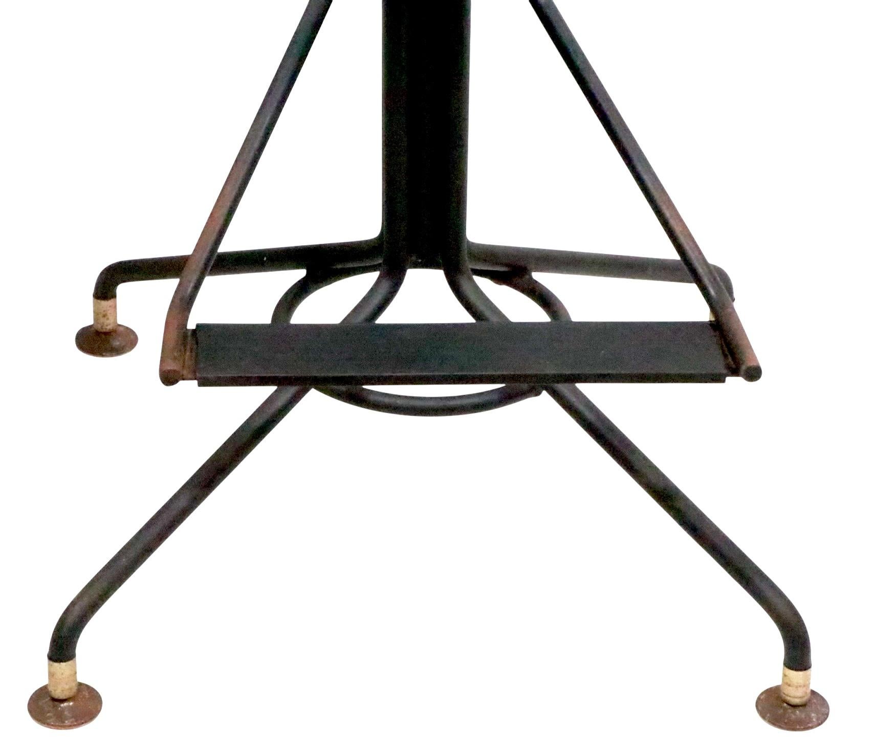 Set of Six Mid Century Swivel Bar Stools att. to Richard McCarthy circa 1960/70s For Sale 7
