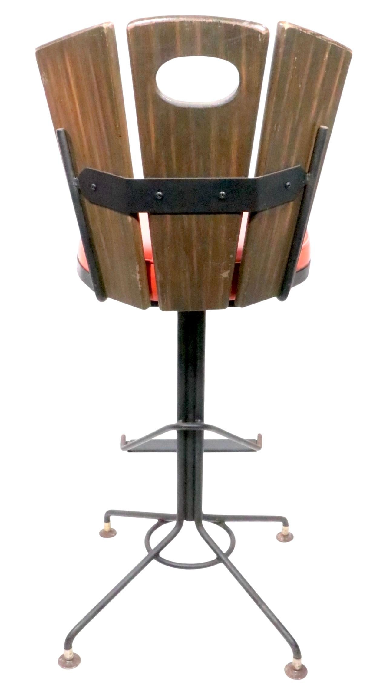 Set of Six Mid Century Swivel Bar Stools att. to Richard McCarthy circa 1960/70s For Sale 8