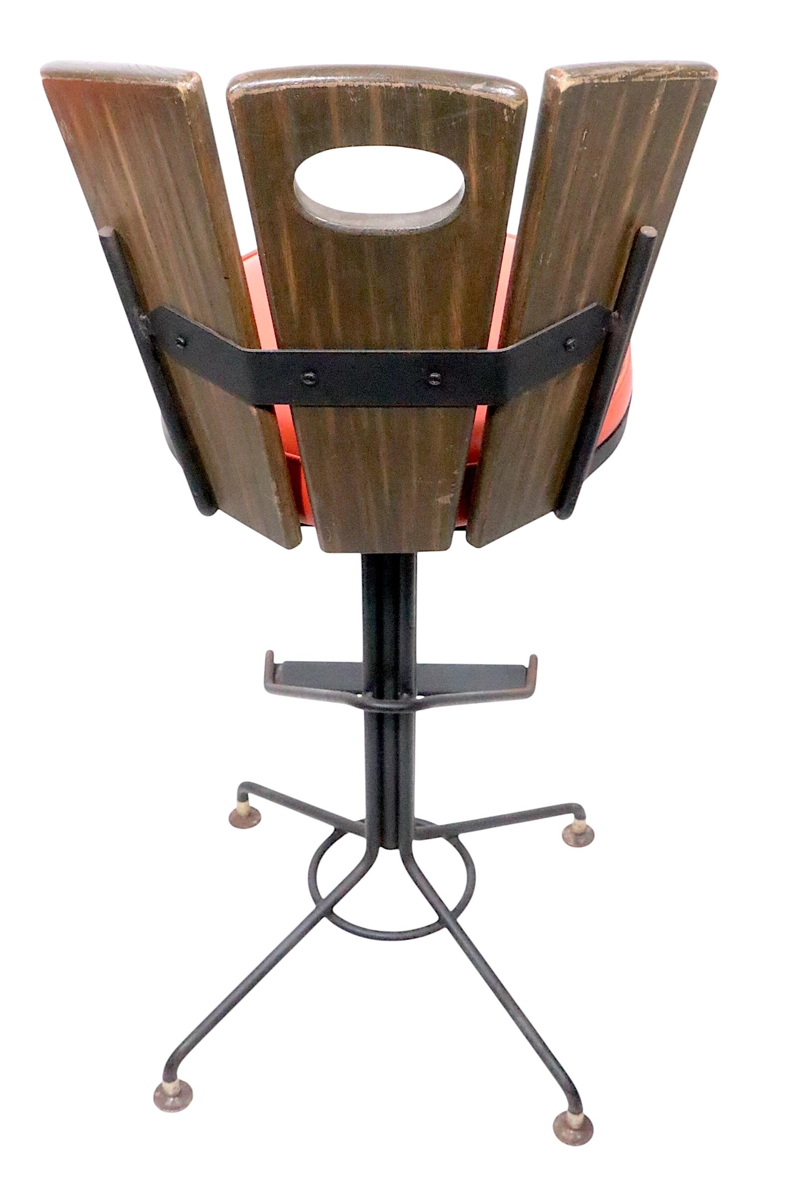 Set of Six Mid Century Swivel Bar Stools att. to Richard McCarthy circa 1960/70s For Sale 9